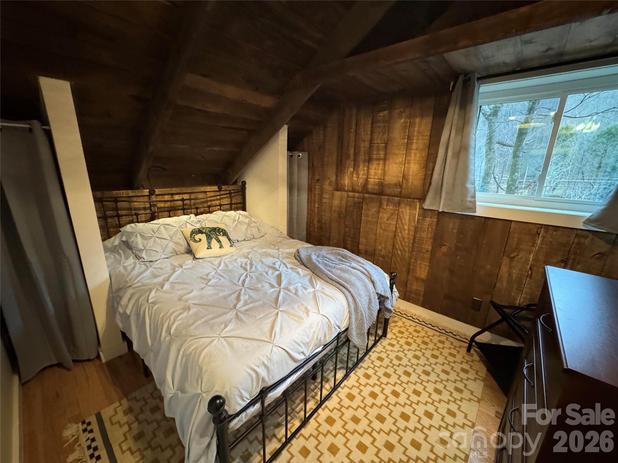 88 Mountain Farm Road — Burnsville