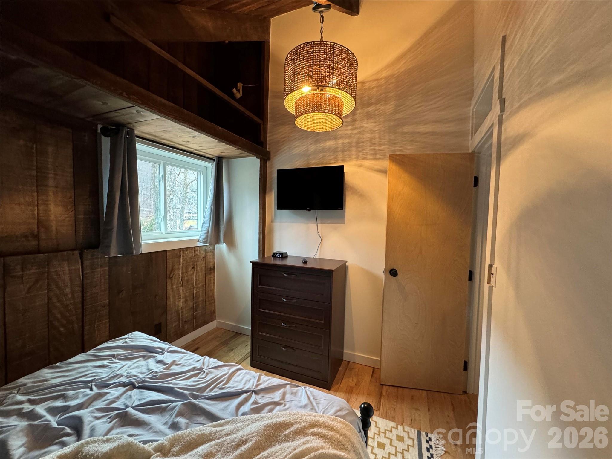 88 Mountain Farm Road — Burnsville