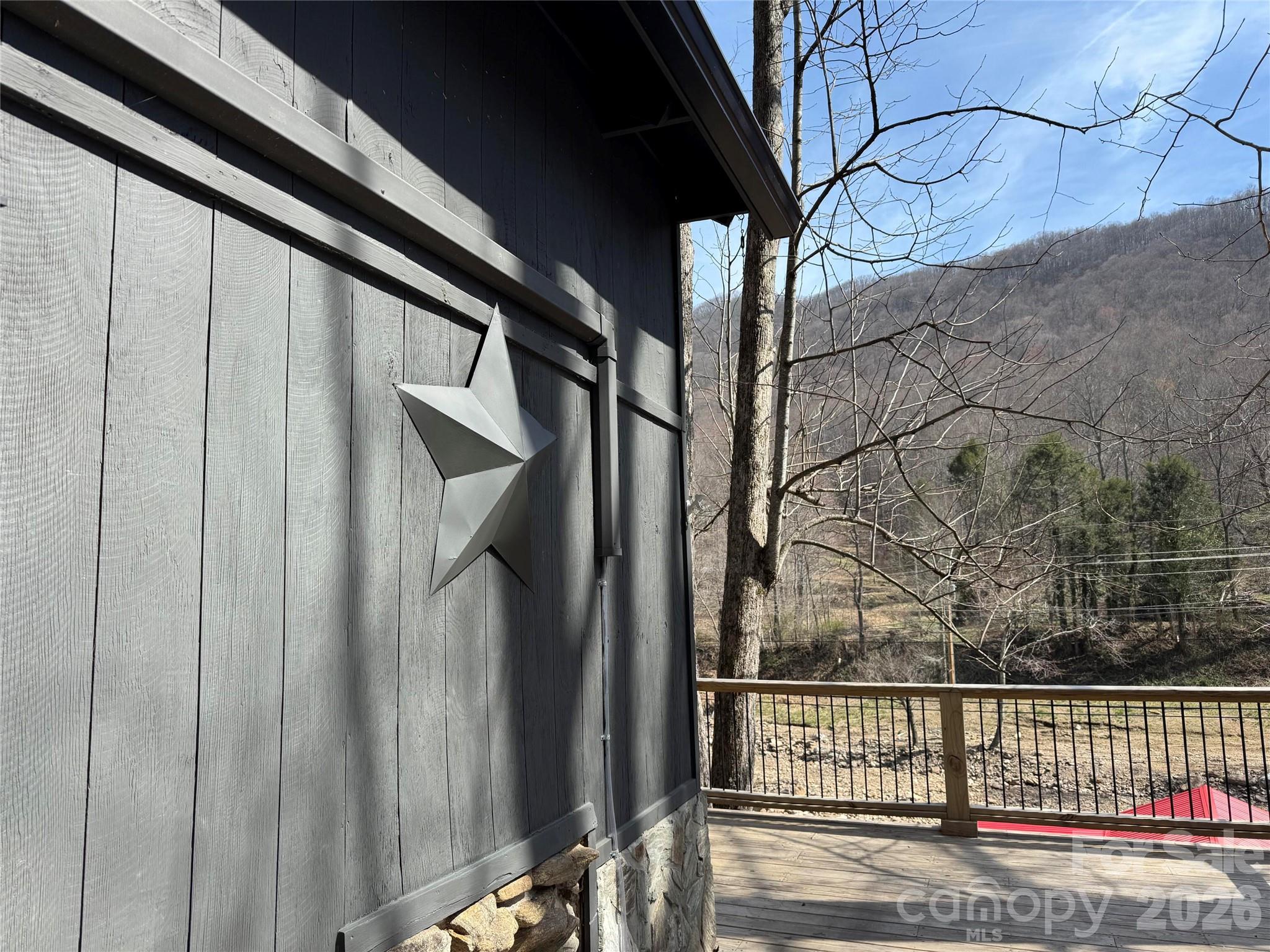 88 Mountain Farm Road — Burnsville