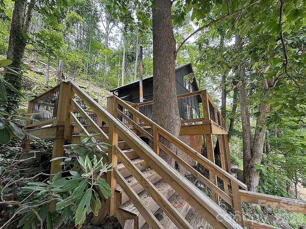 88 Mountain Farm Road — Burnsville