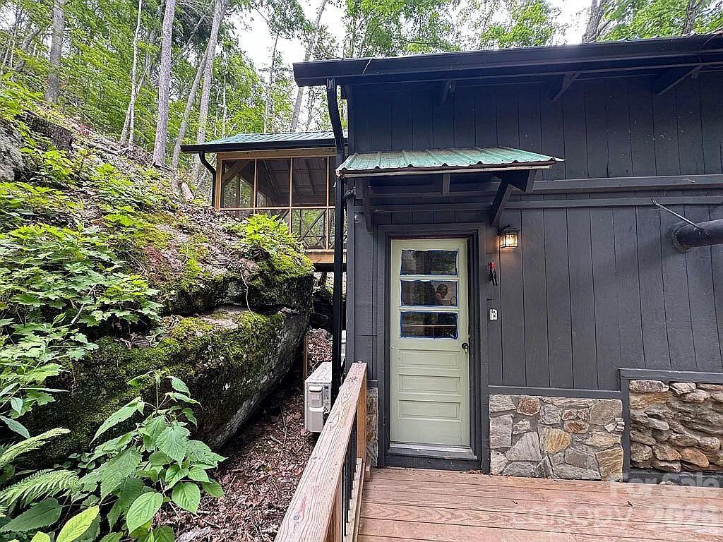 88 Mountain Farm Road — Burnsville