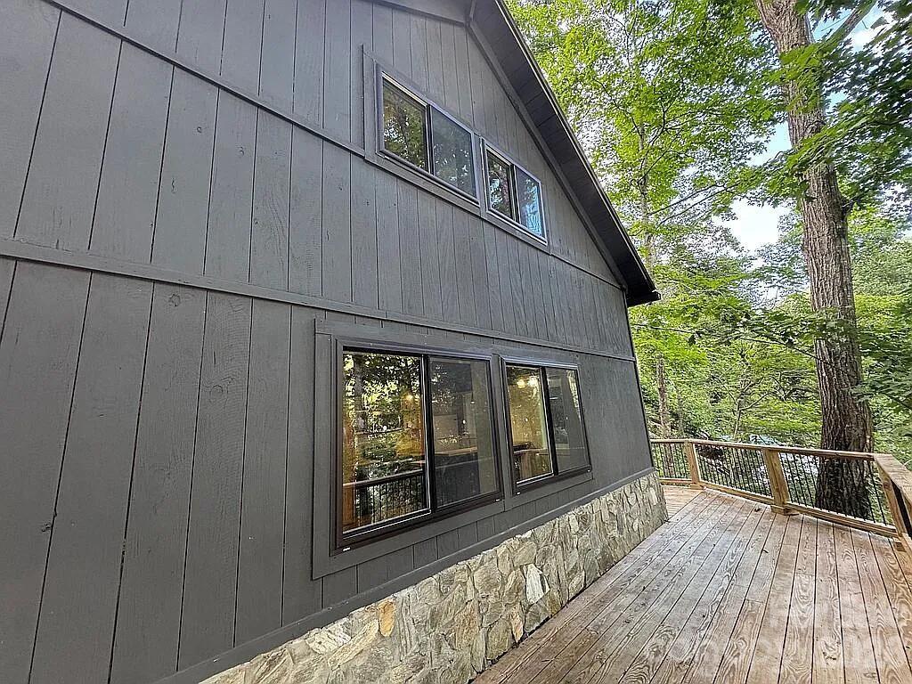 88 Mountain Farm Road — Burnsville