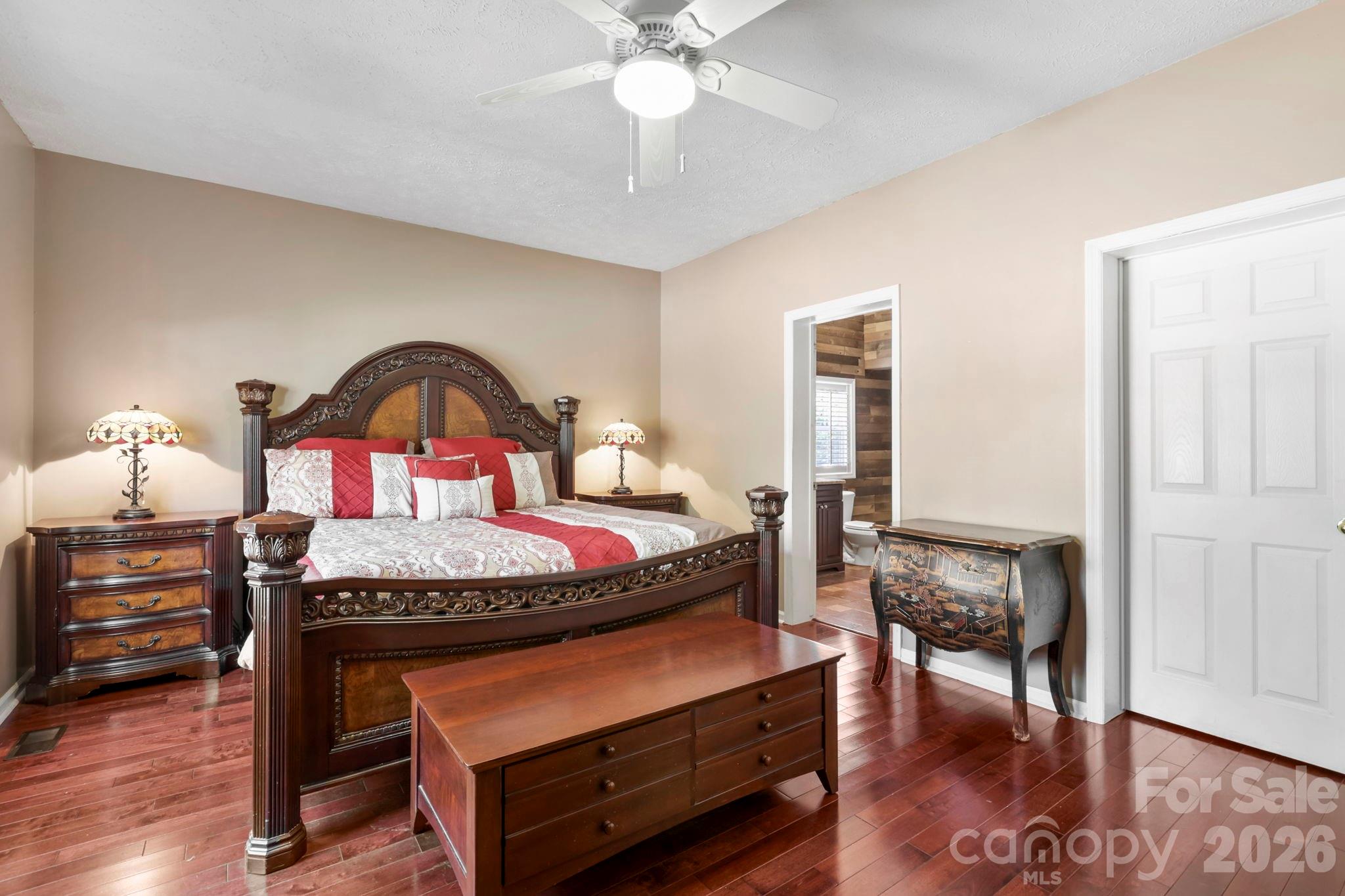 10 Eagle Drive — Hendersonville