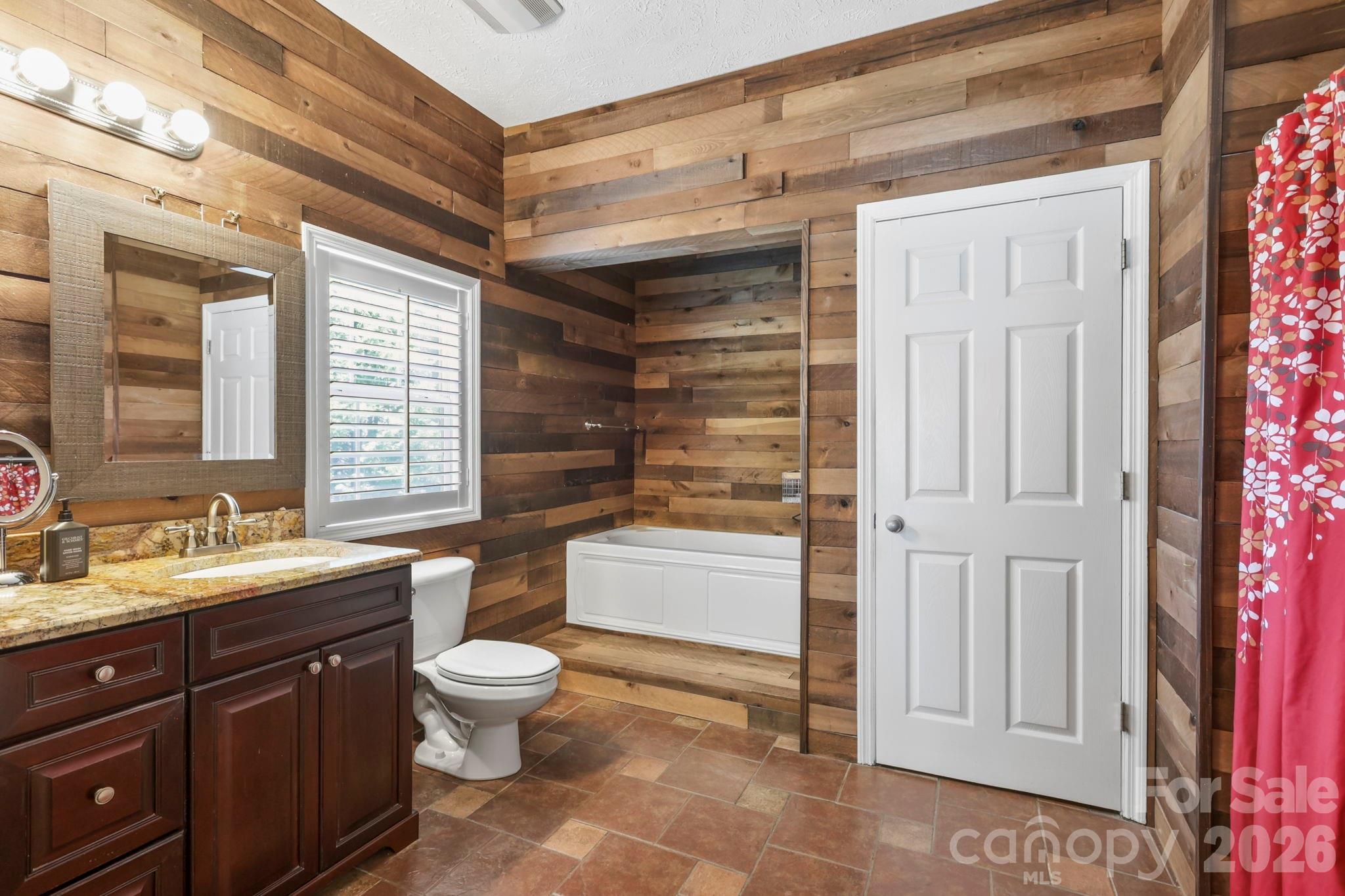 10 Eagle Drive — Hendersonville