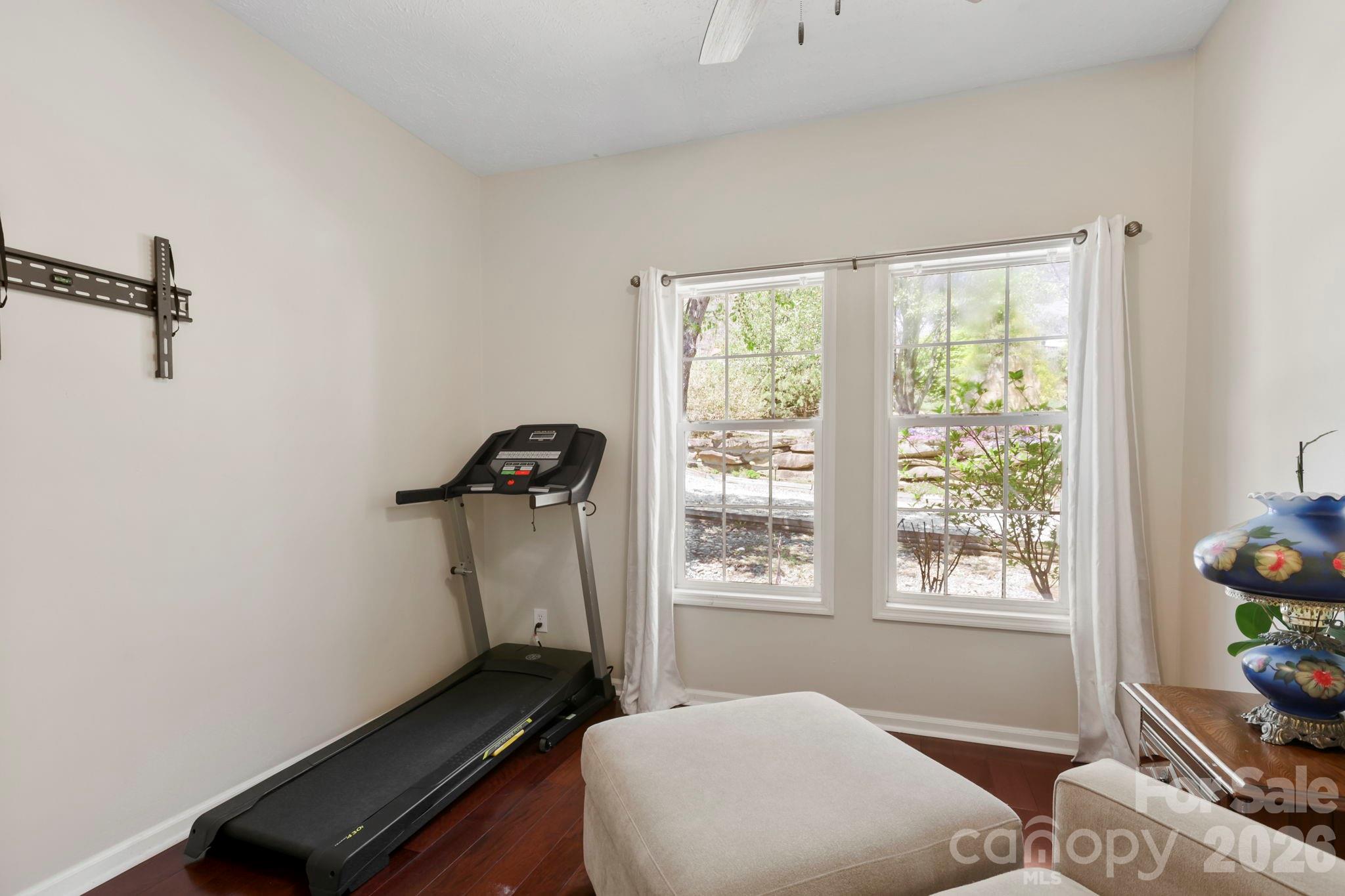 10 Eagle Drive — Hendersonville