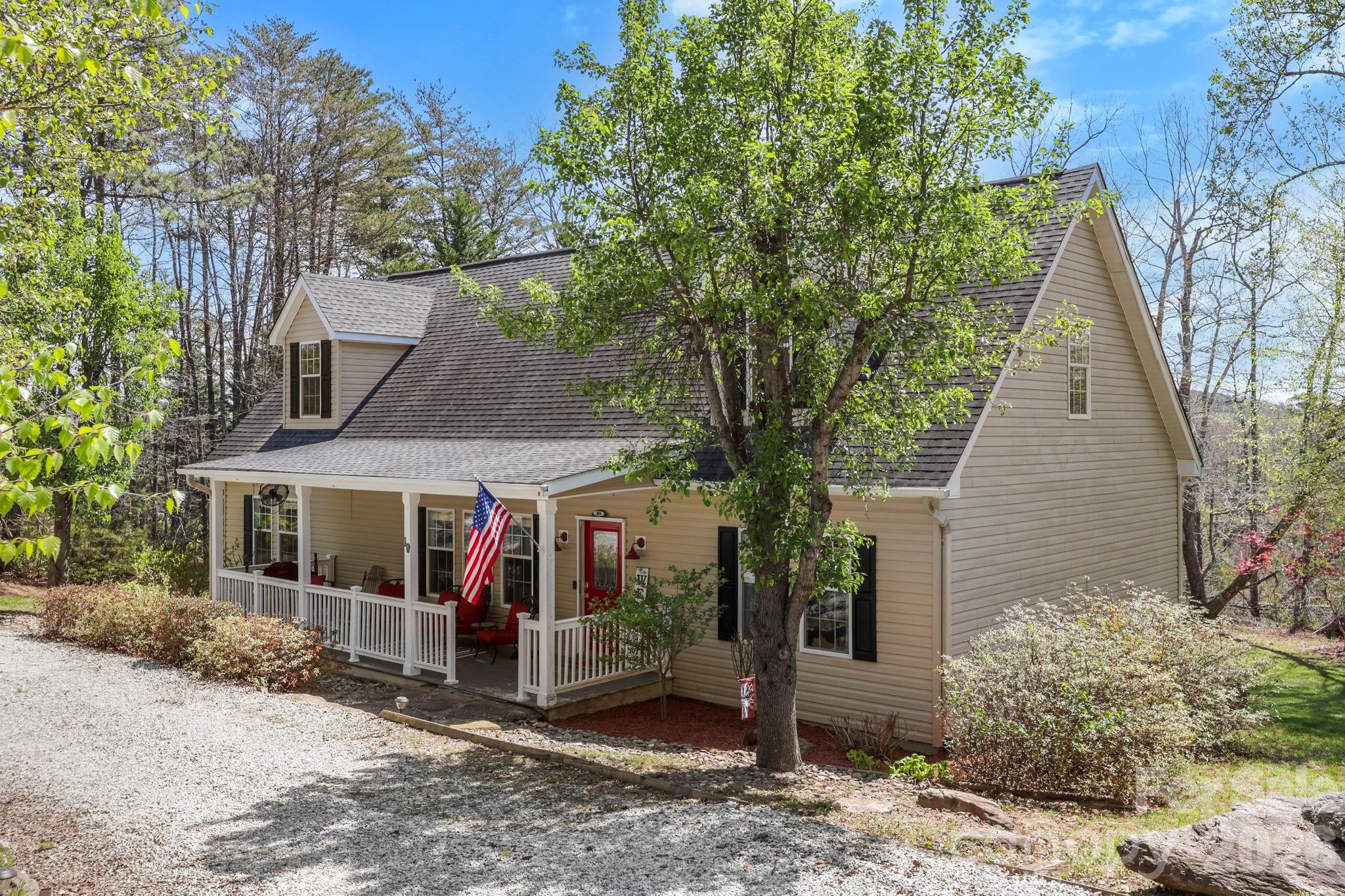 10 Eagle Drive — Hendersonville