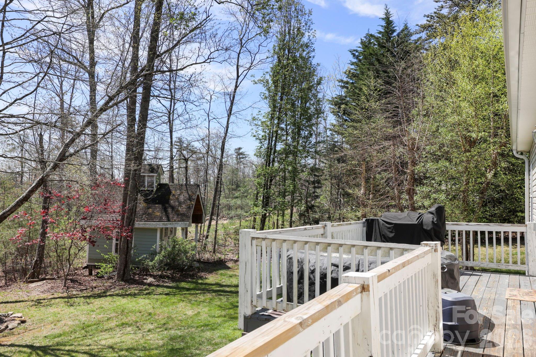 10 Eagle Drive — Hendersonville