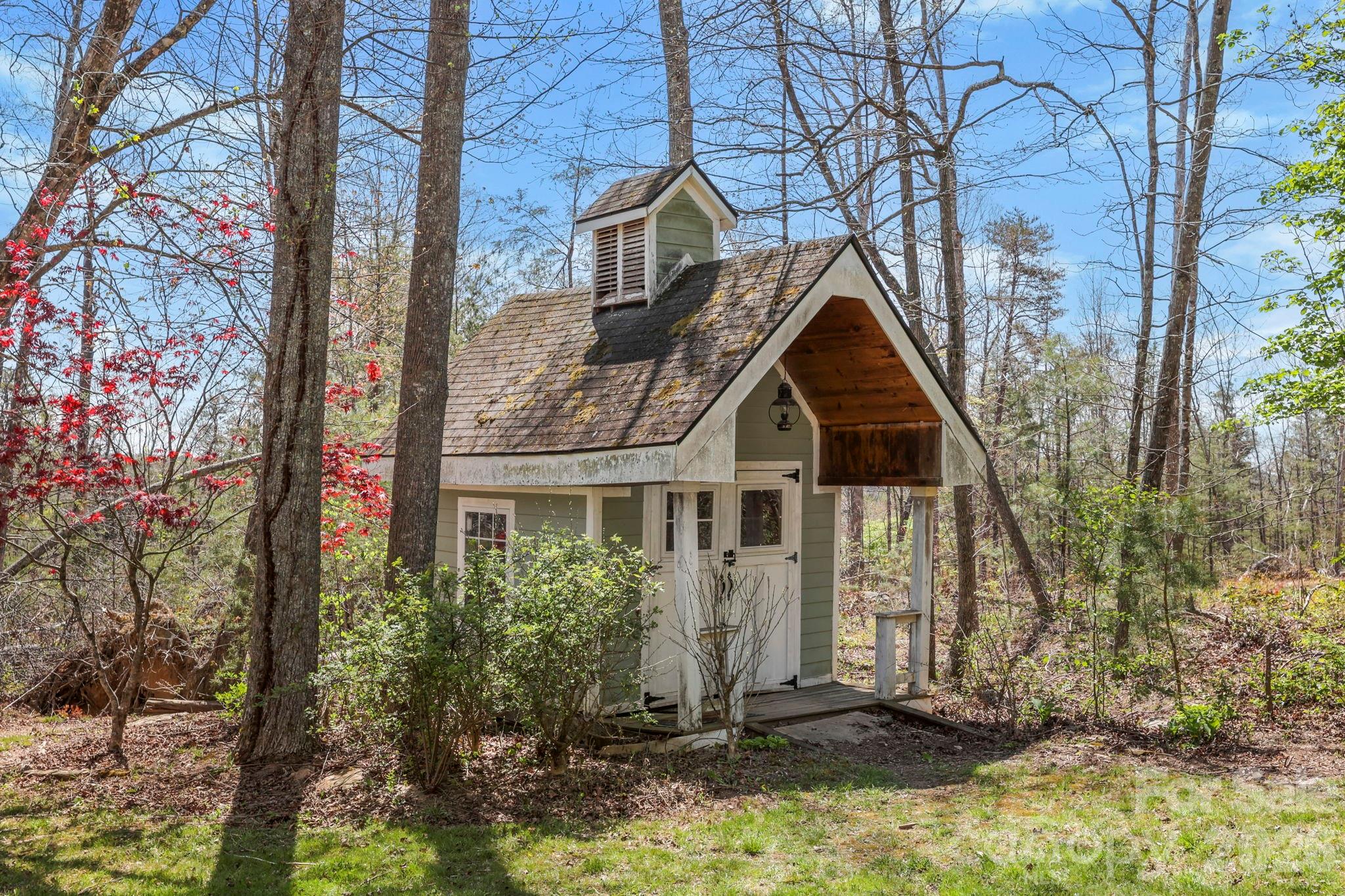 10 Eagle Drive — Hendersonville