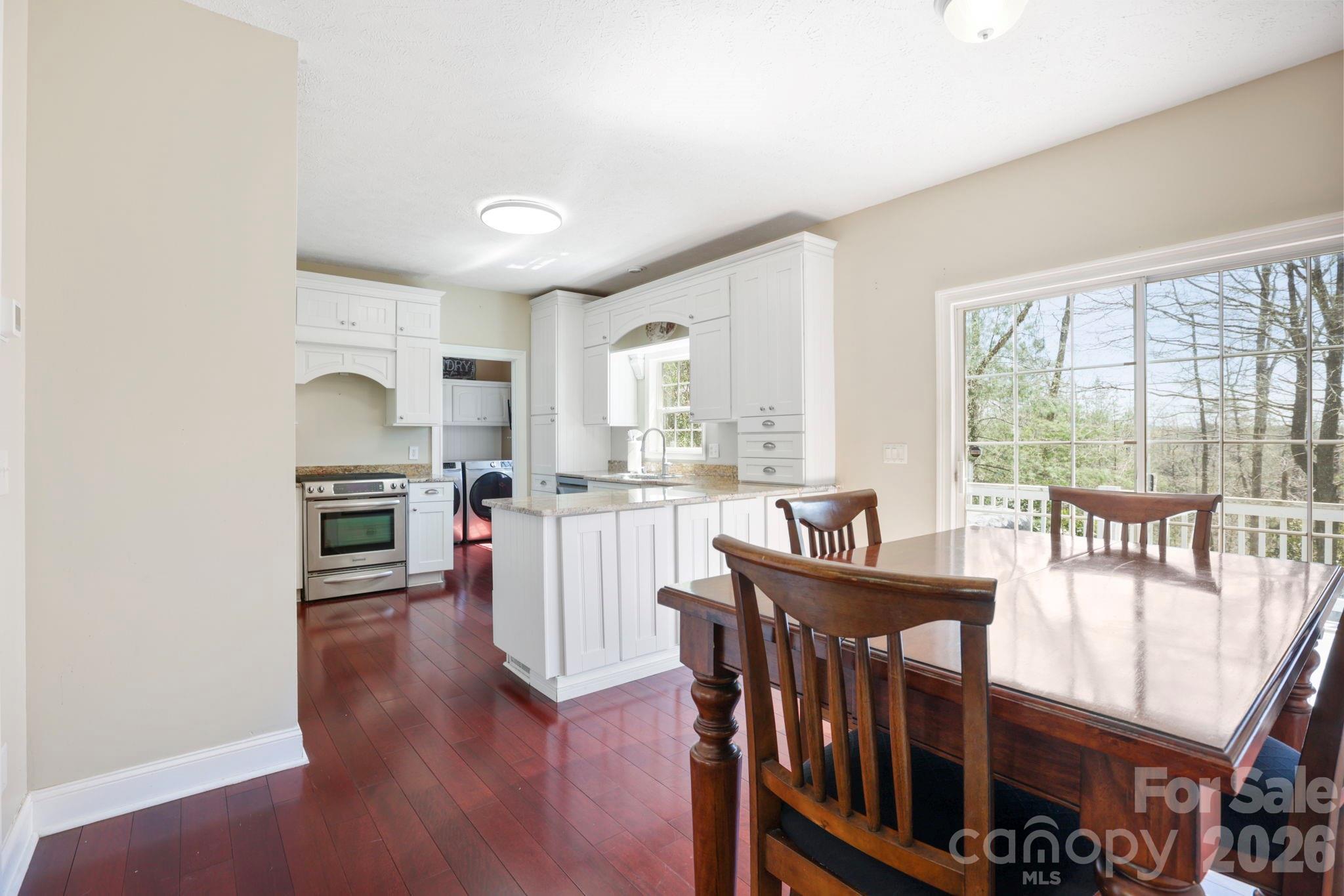 10 Eagle Drive — Hendersonville