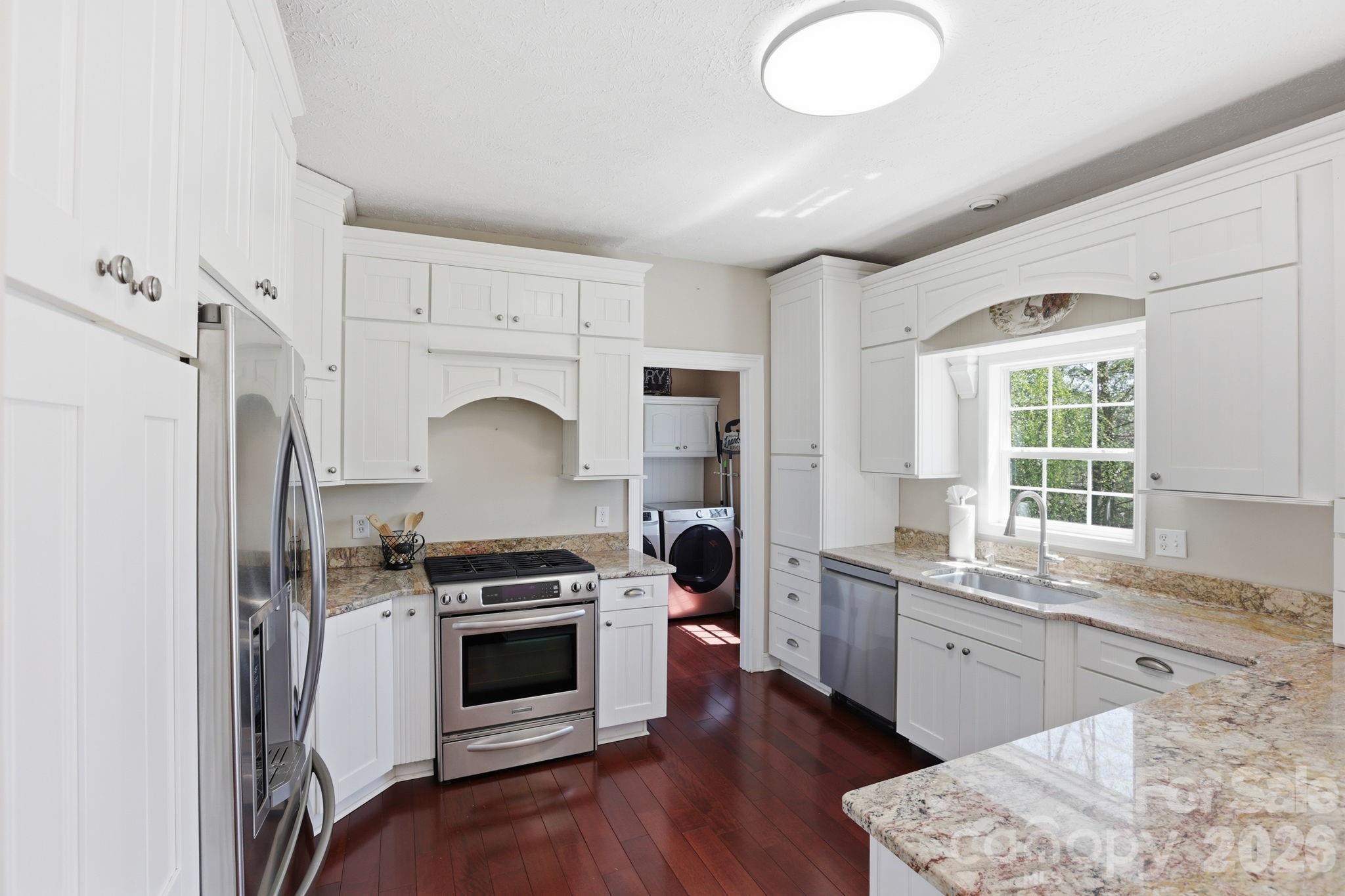 10 Eagle Drive — Hendersonville