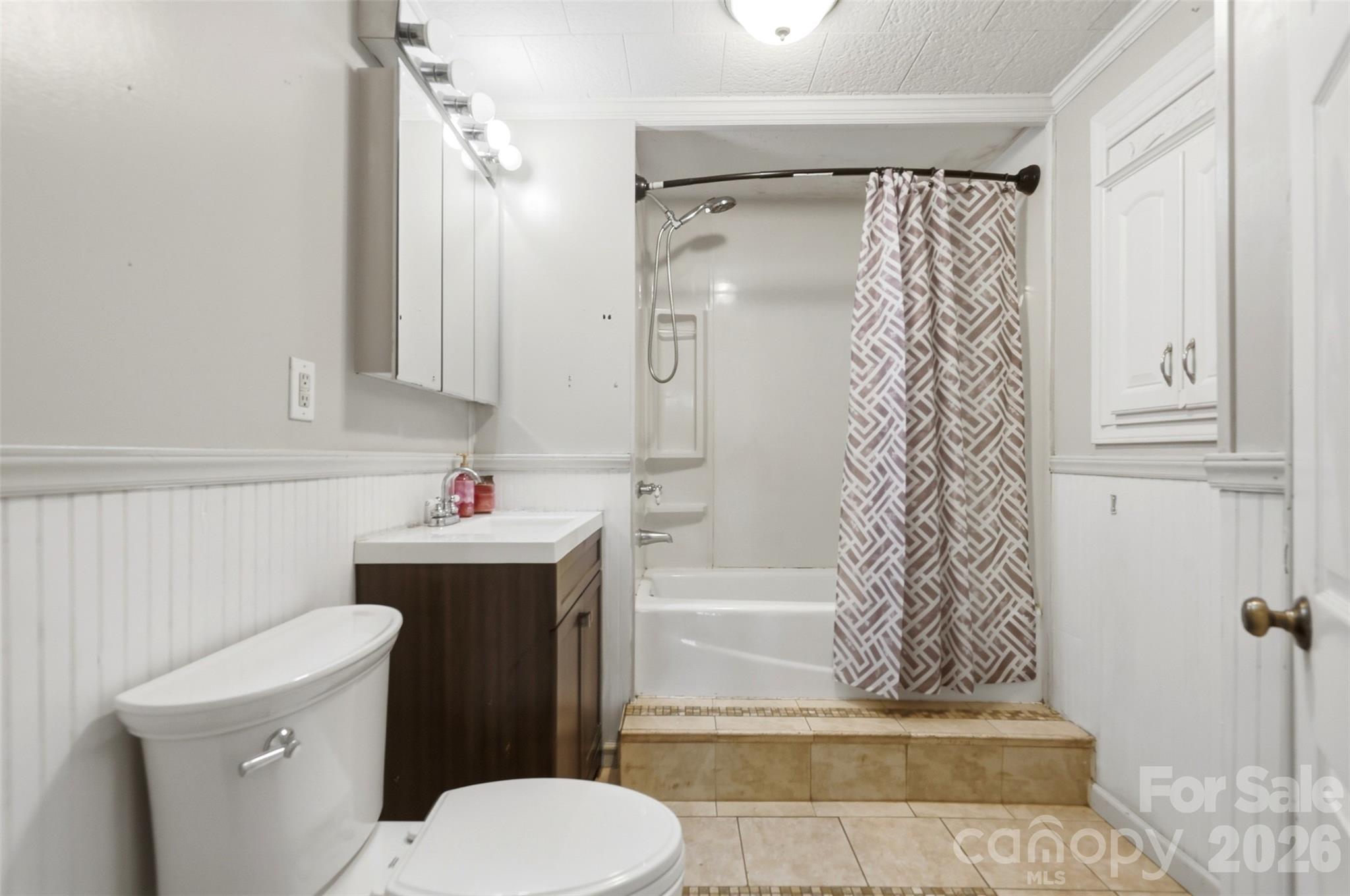 2670 N Olivers Road — Newton