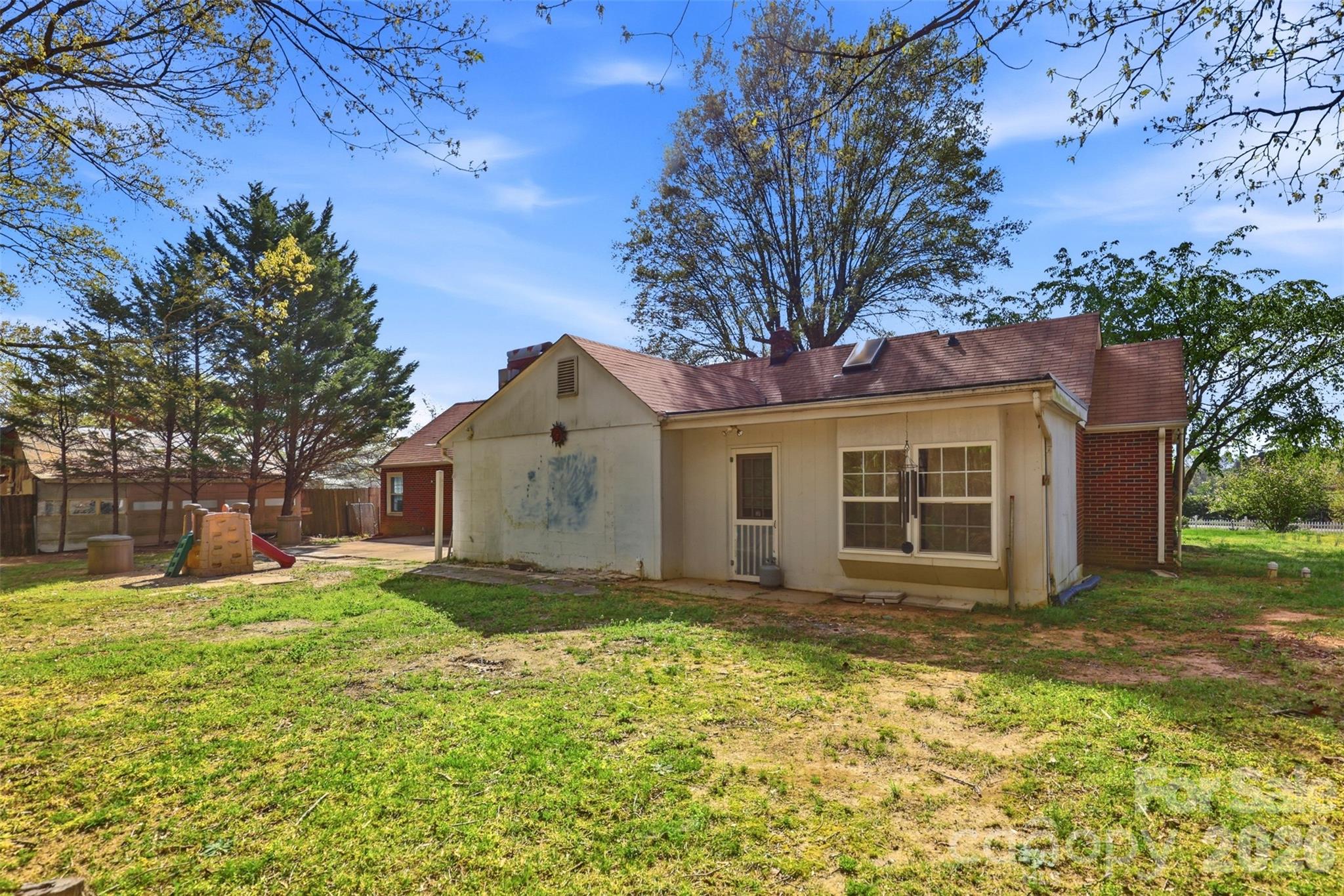 2670 N Olivers Road — Newton