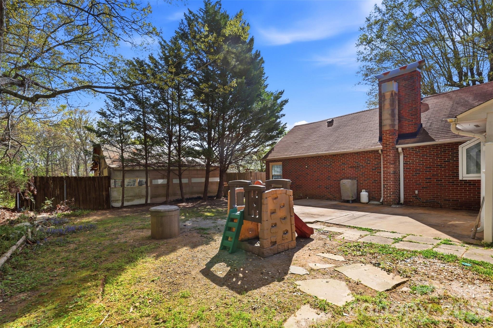 2670 N Olivers Road — Newton