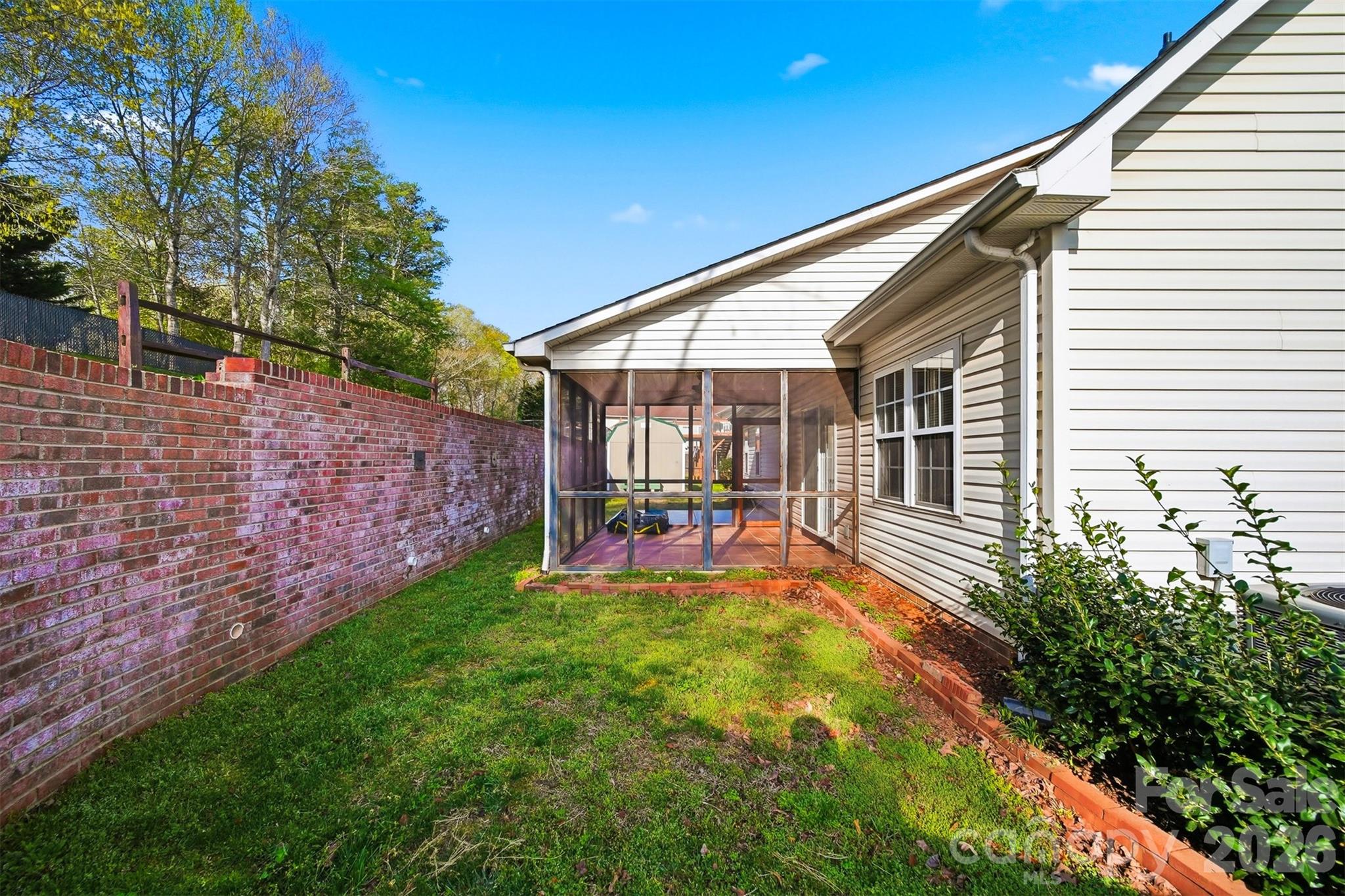 2478 23rd Street NE — Hickory