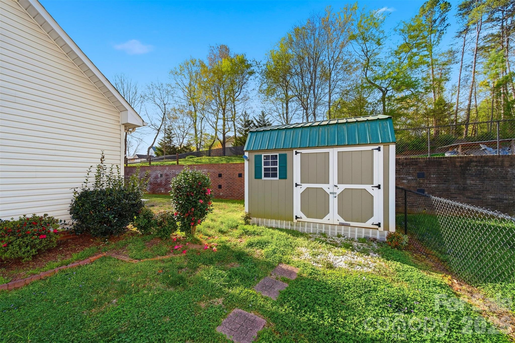 2478 23rd Street NE — Hickory