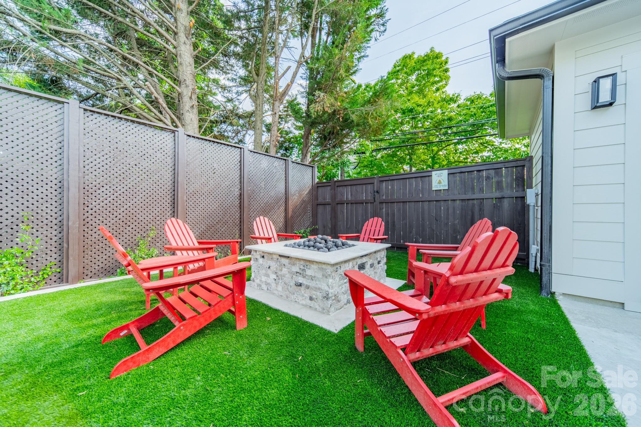 344 Melbourne Court — Charlotte