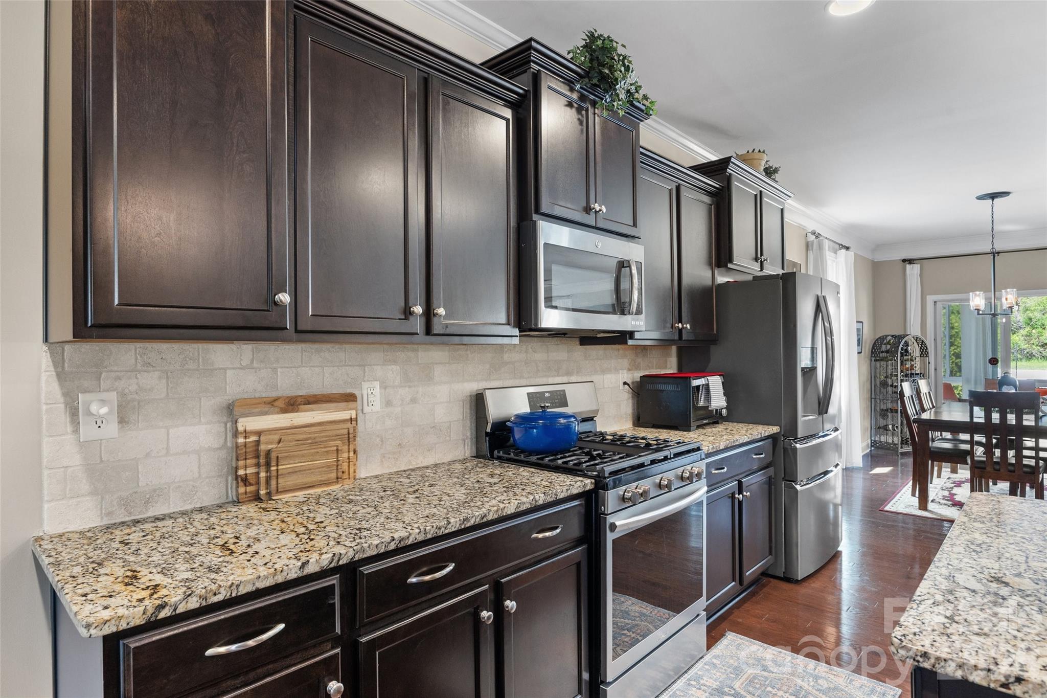 1141 Black Walnut Road — Clover