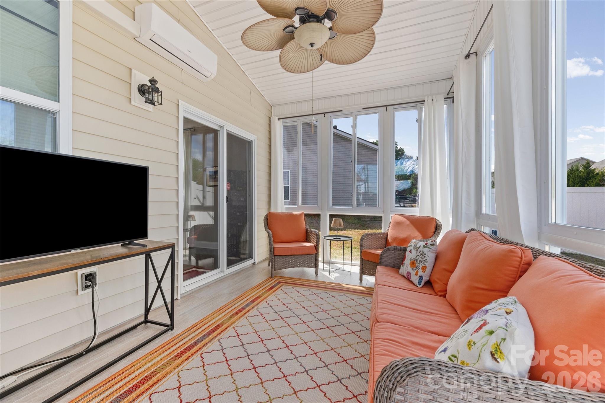 1141 Black Walnut Road — Clover