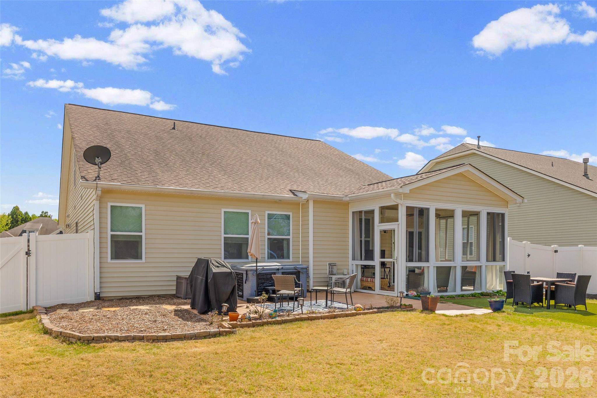1141 Black Walnut Road — Clover