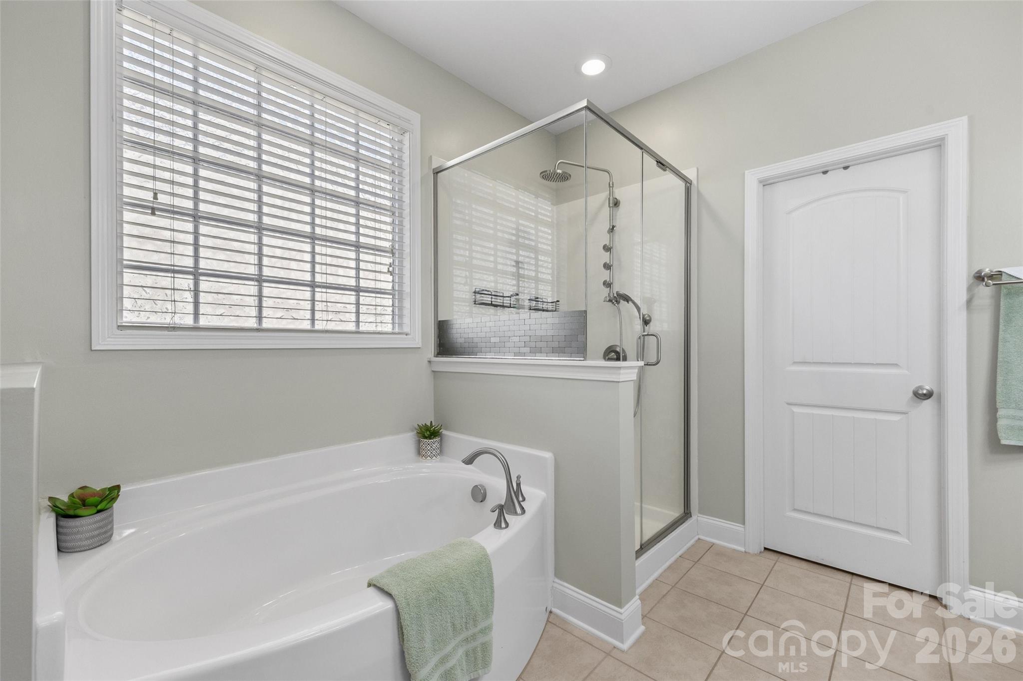 1141 Black Walnut Road — Clover