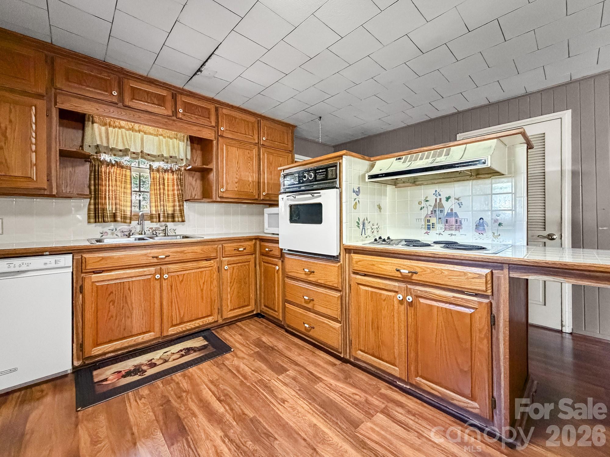 1401 E Union Street — Morganton