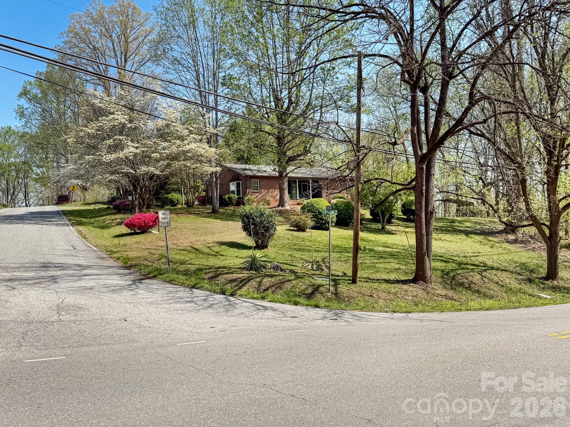 1401 E Union Street — Morganton