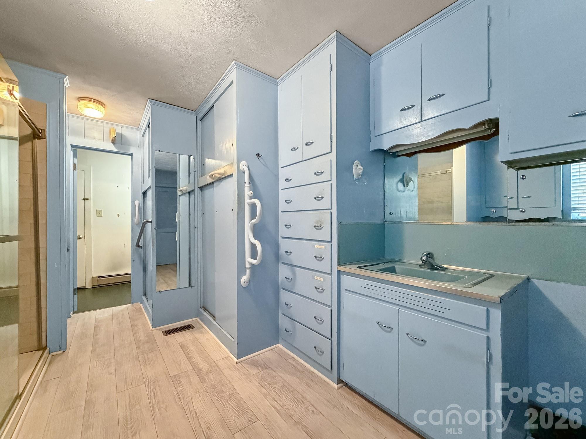 1401 E Union Street — Morganton