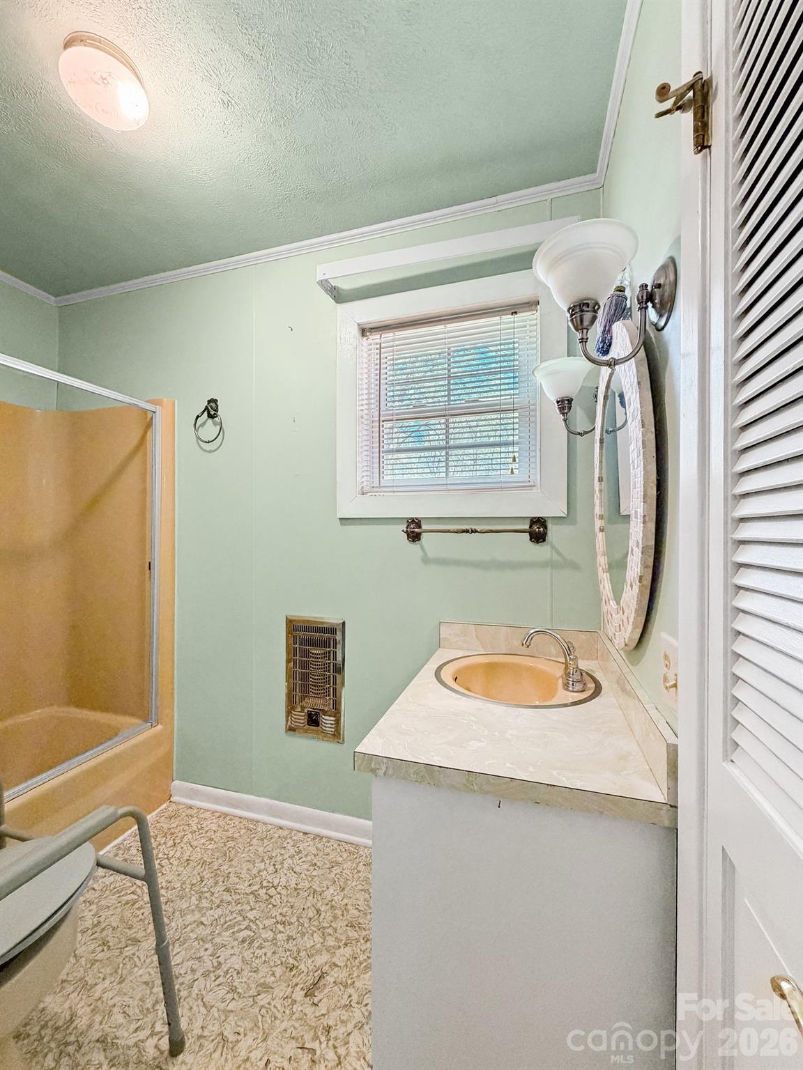 1401 E Union Street — Morganton
