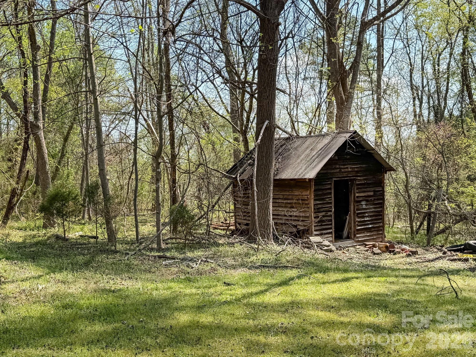 1401 E Union Street — Morganton