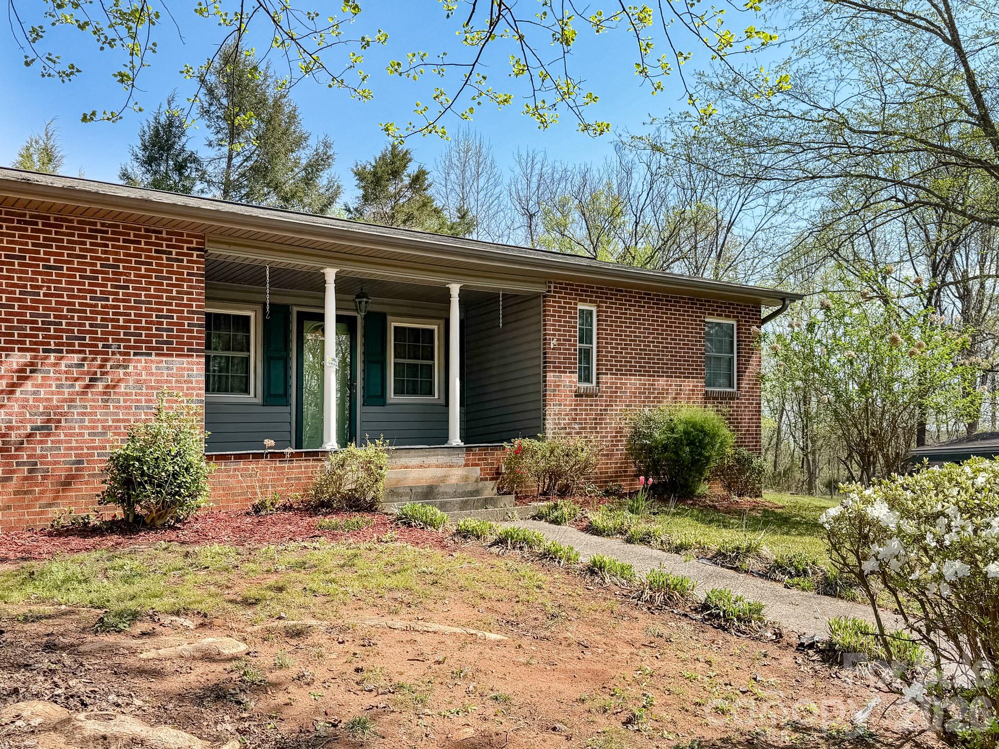 1401 E Union Street — Morganton
