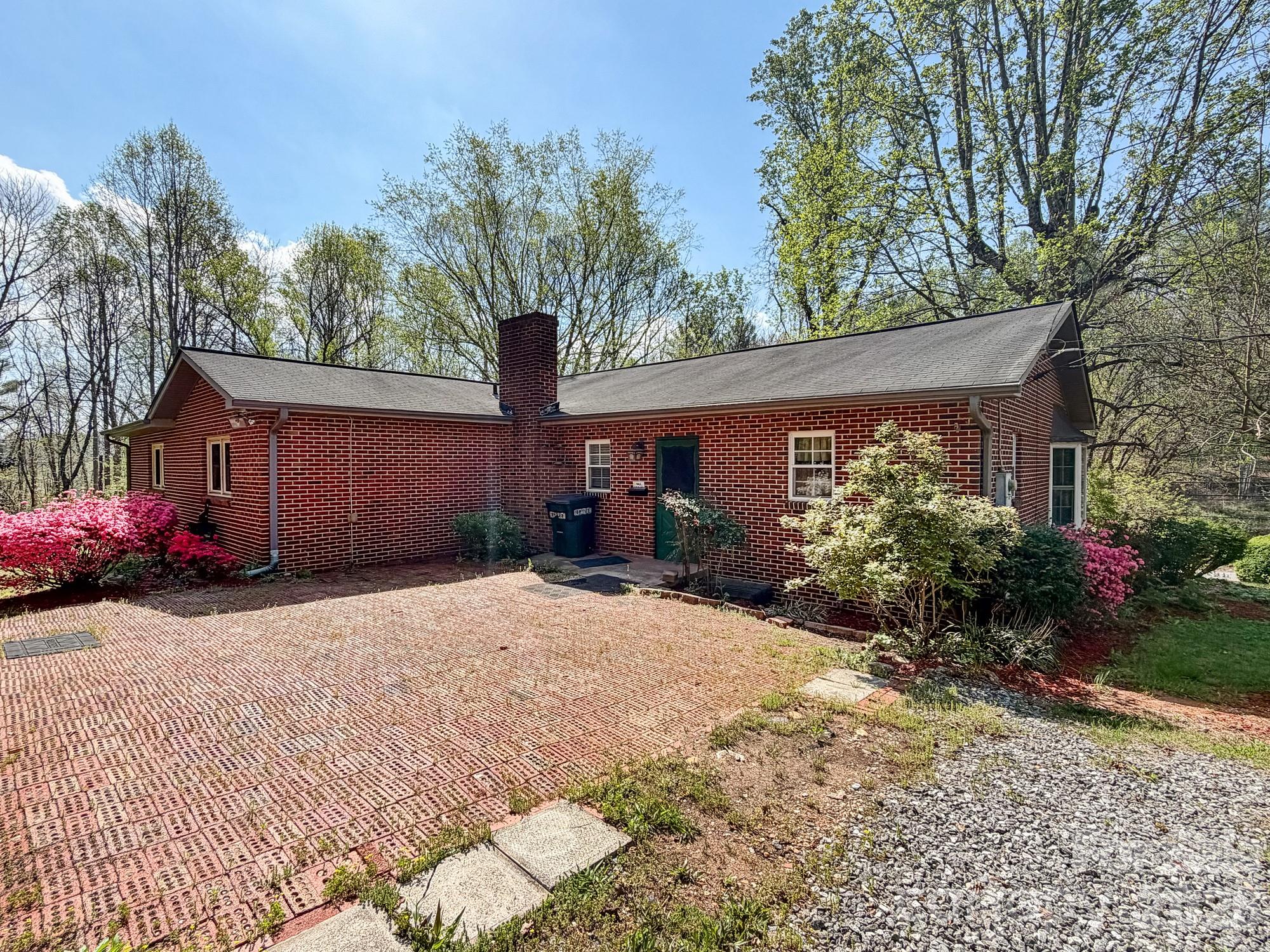 1401 E Union Street — Morganton