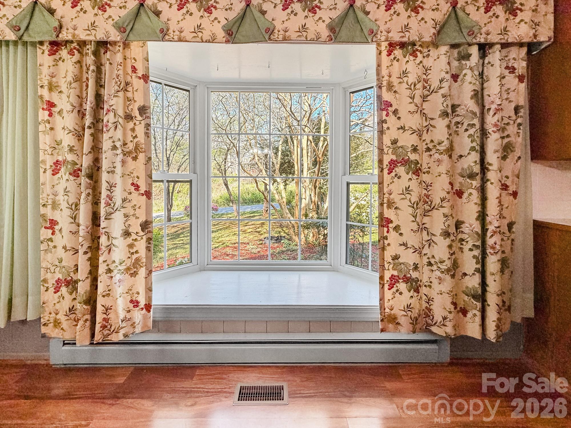 1401 E Union Street — Morganton