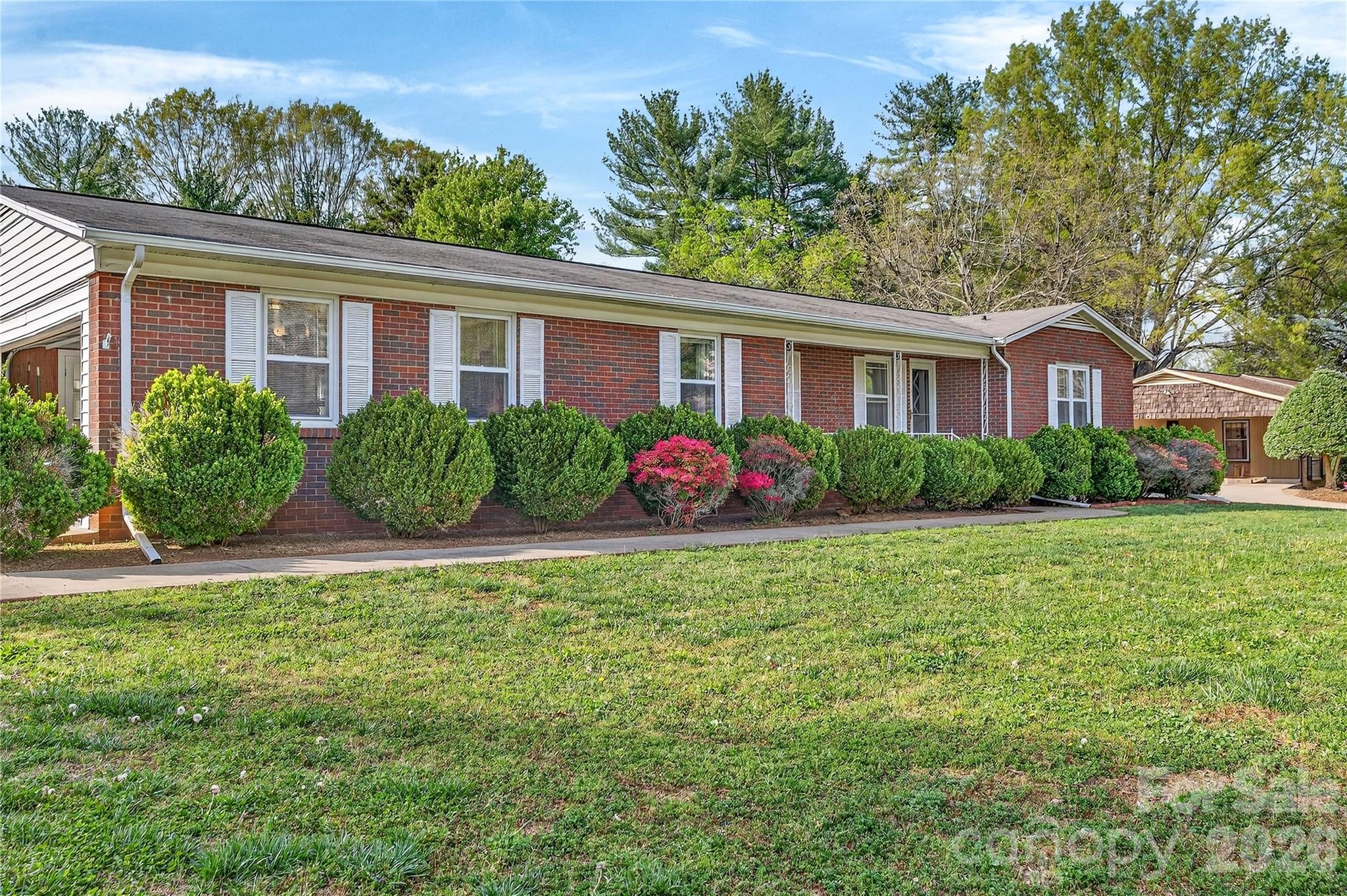 821 Woods Drive — Statesville