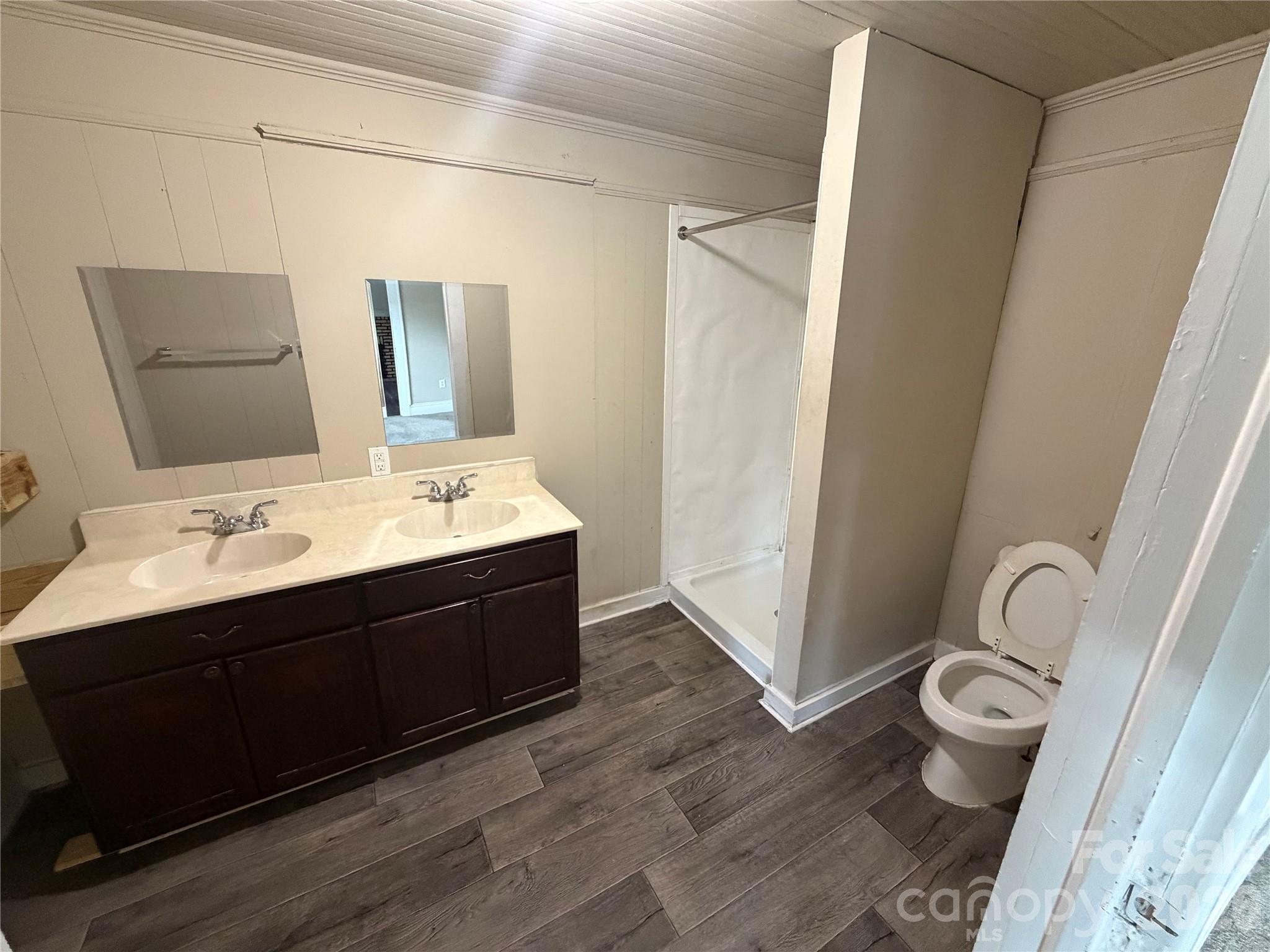 1002 N Salisbury Avenue — Spencer