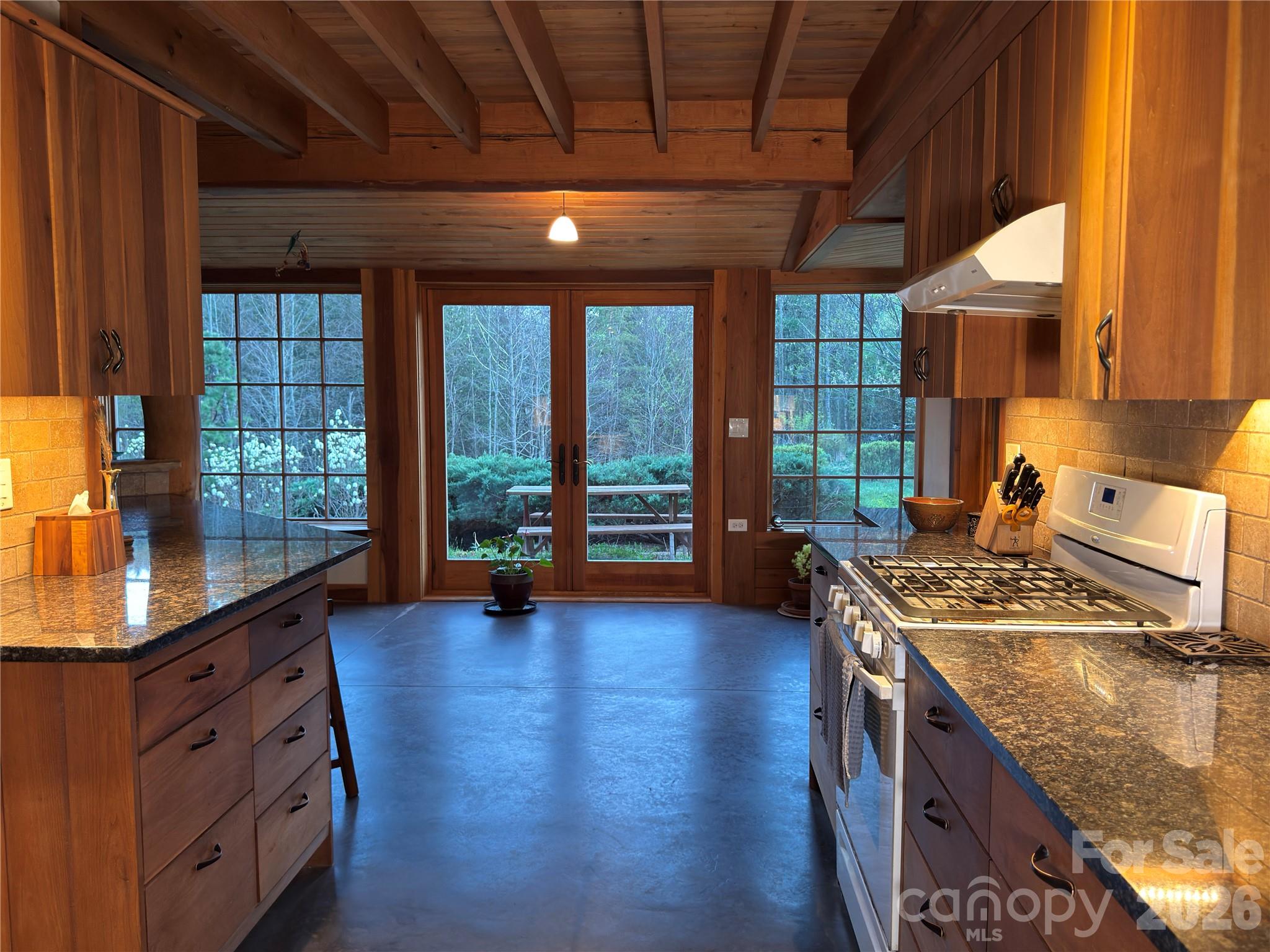 1422 Middle Fork Road — Hendersonville