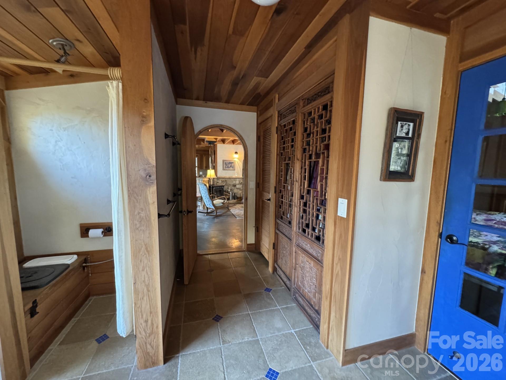 1422 Middle Fork Road — Hendersonville