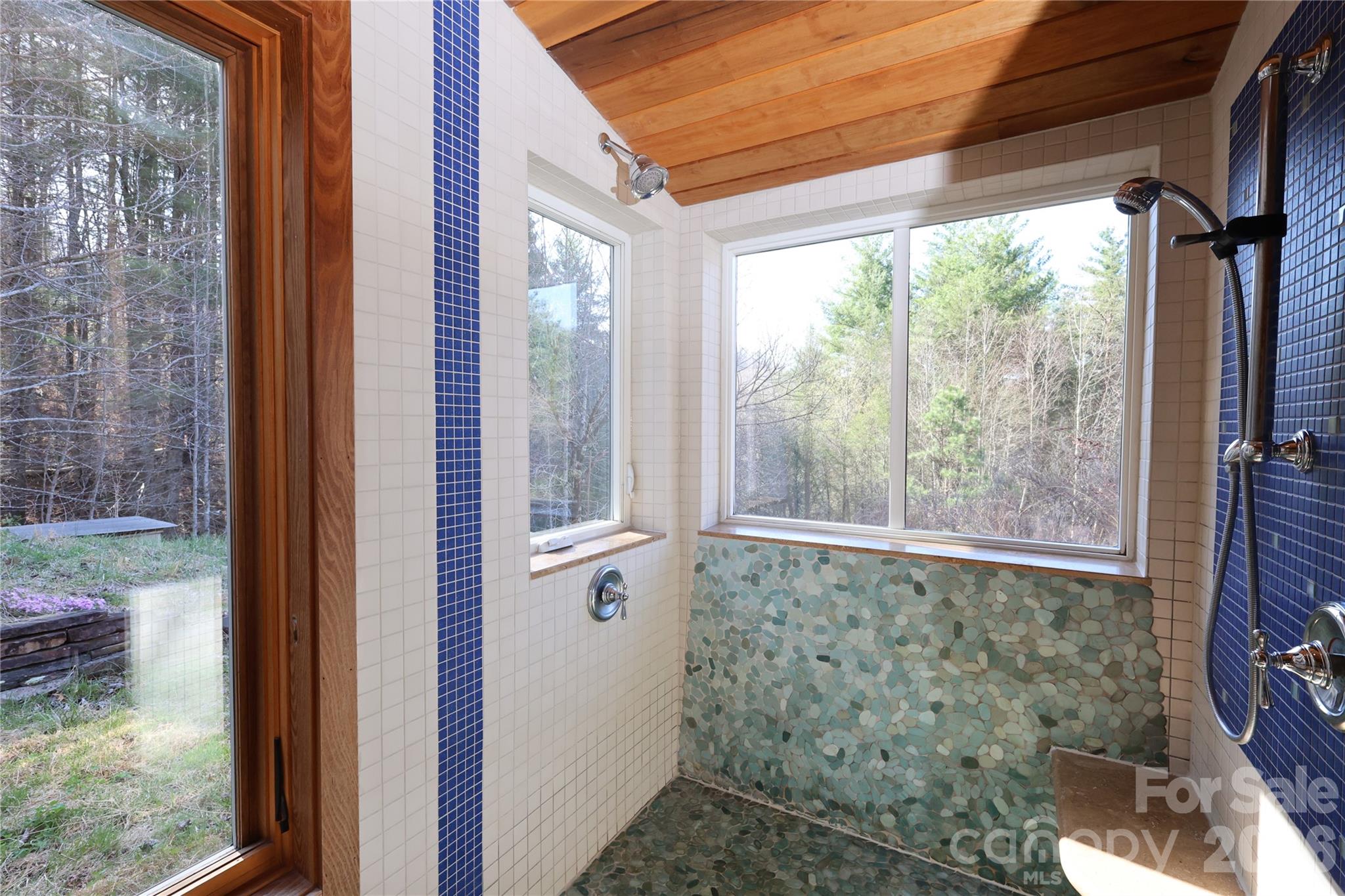 1422 Middle Fork Road — Hendersonville