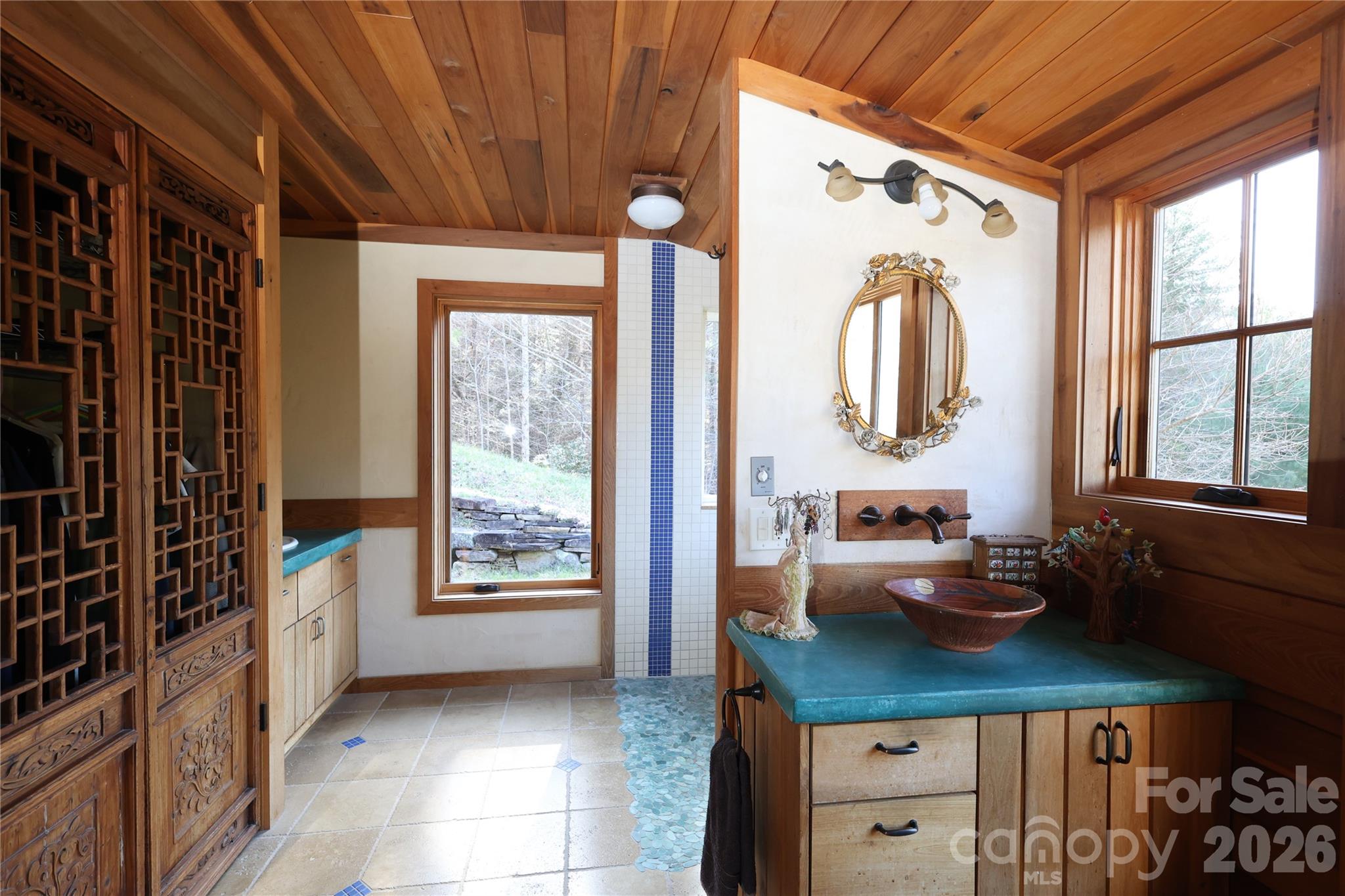 1422 Middle Fork Road — Hendersonville