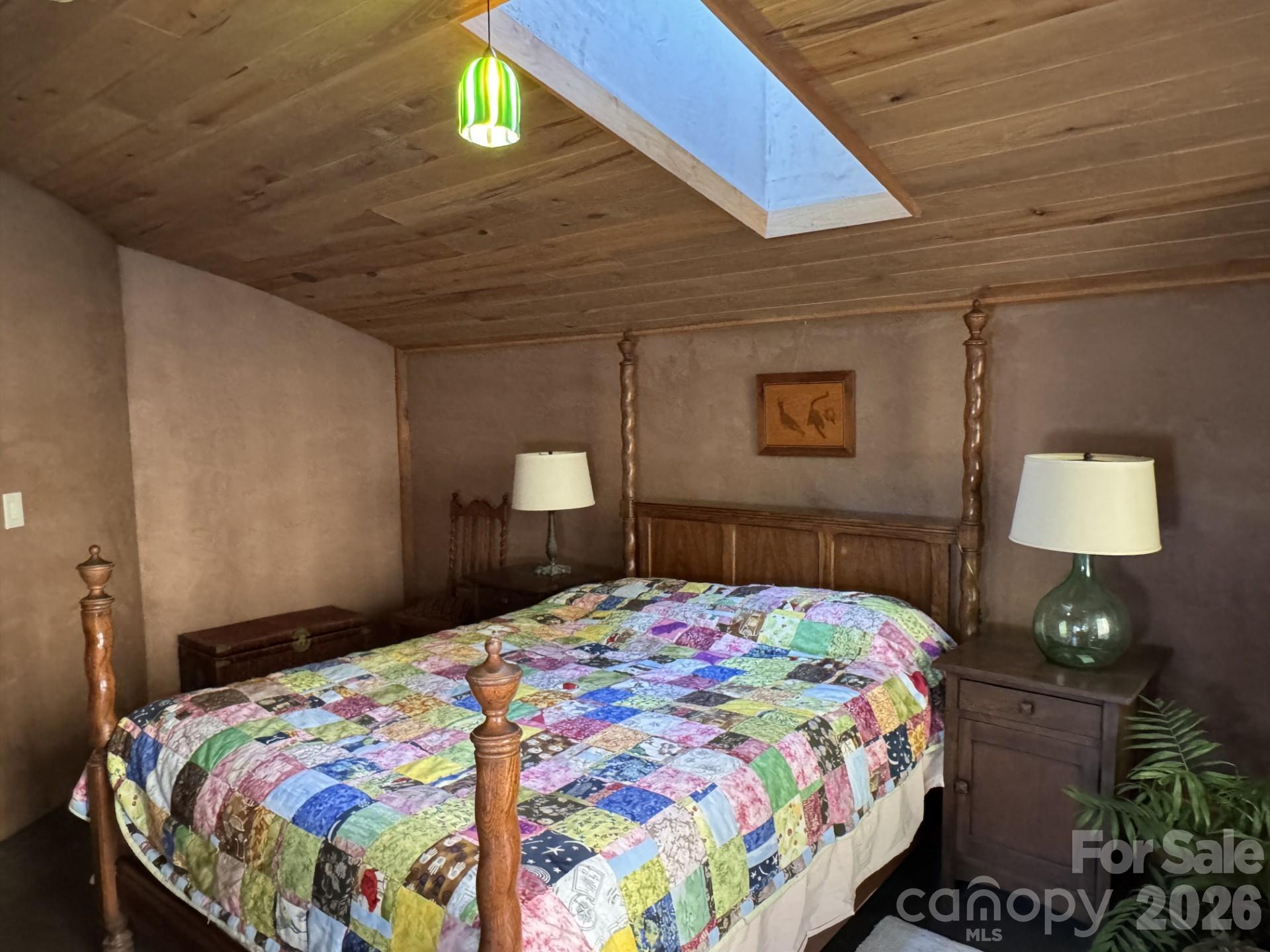 1422 Middle Fork Road — Hendersonville