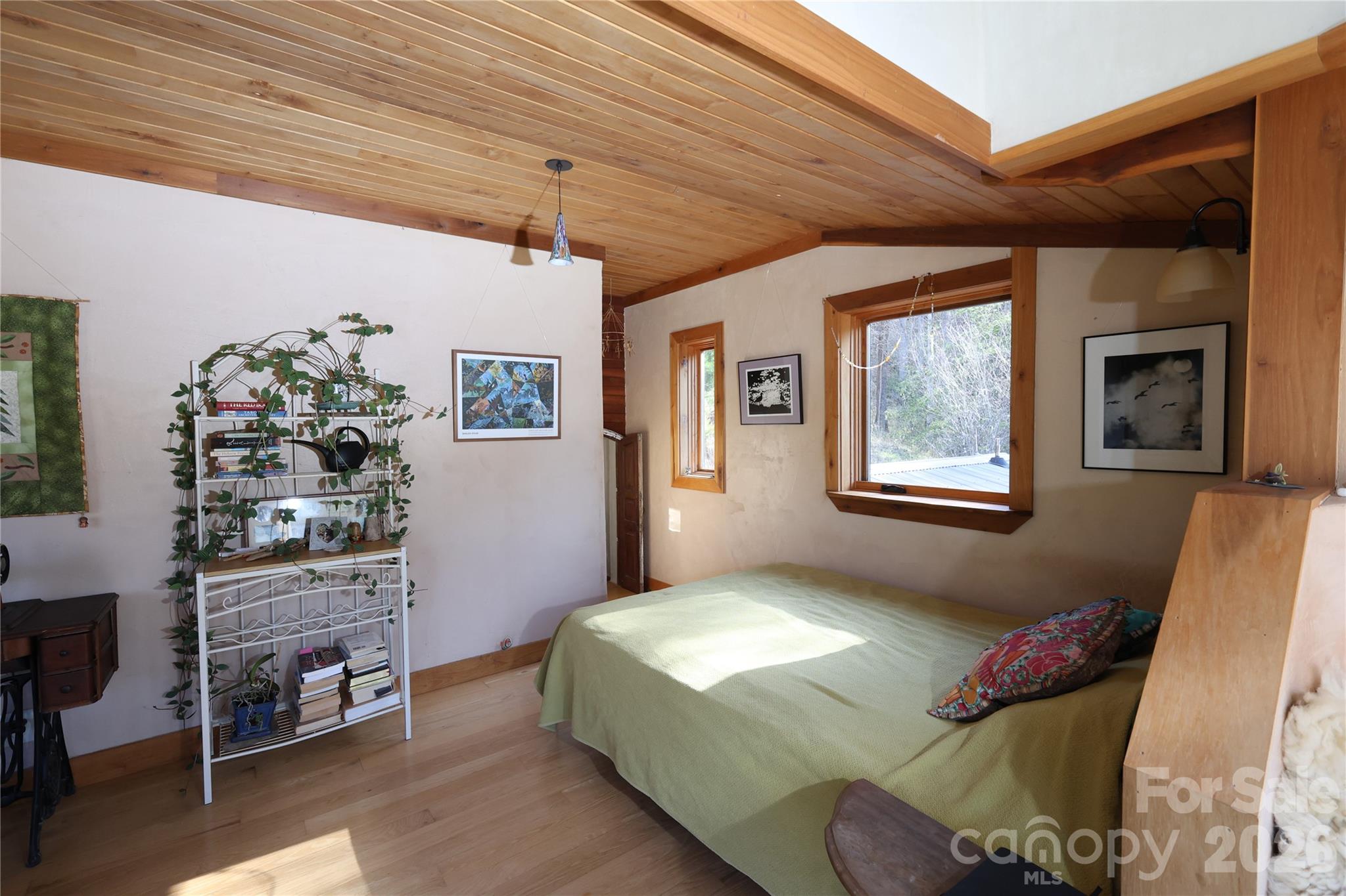 1422 Middle Fork Road — Hendersonville