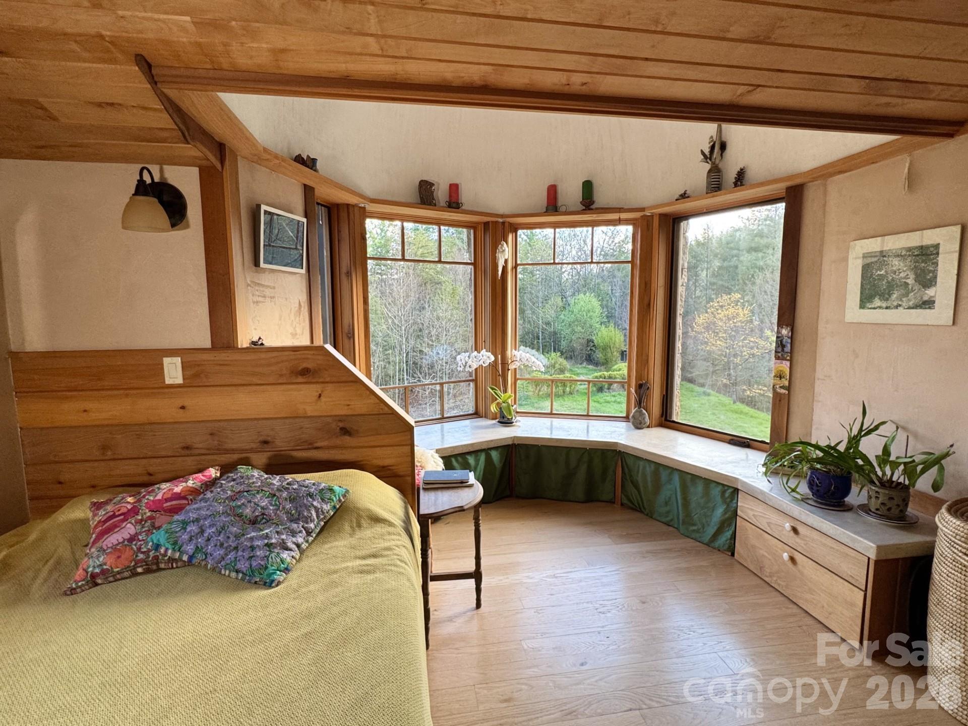 1422 Middle Fork Road — Hendersonville