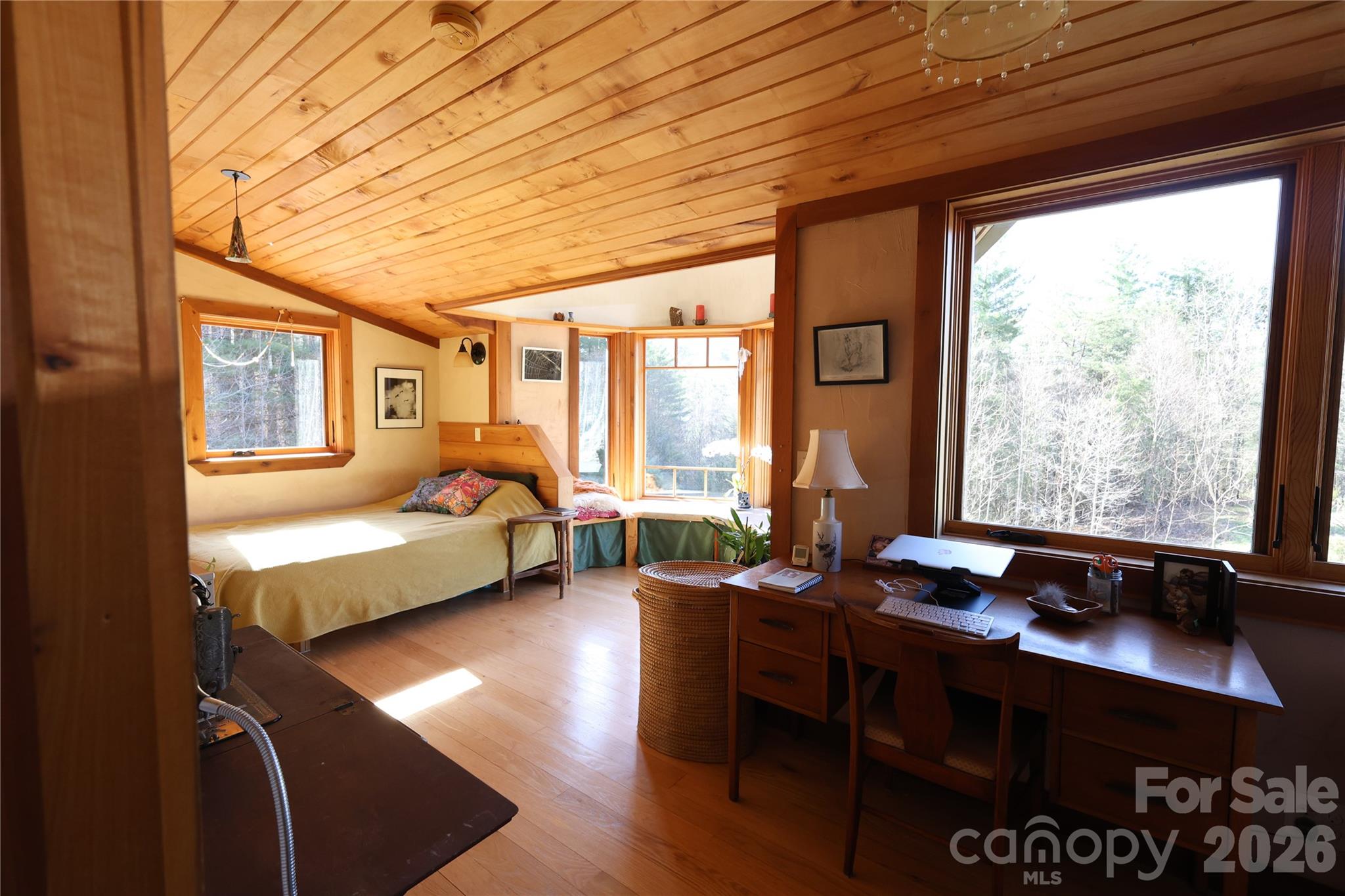 1422 Middle Fork Road — Hendersonville