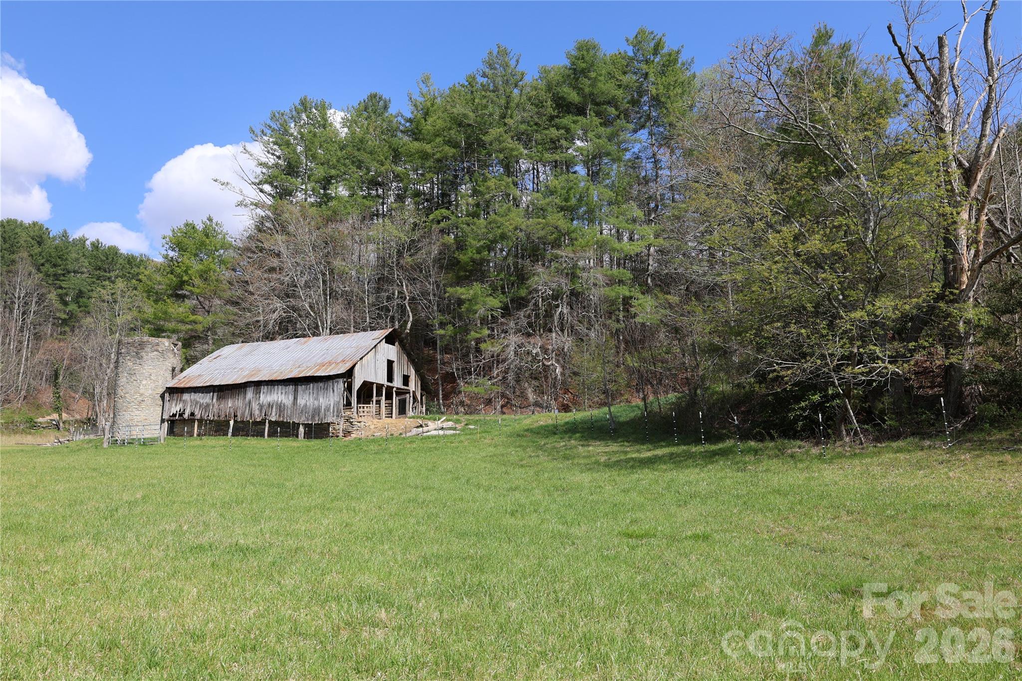 1422 Middle Fork Road — Hendersonville