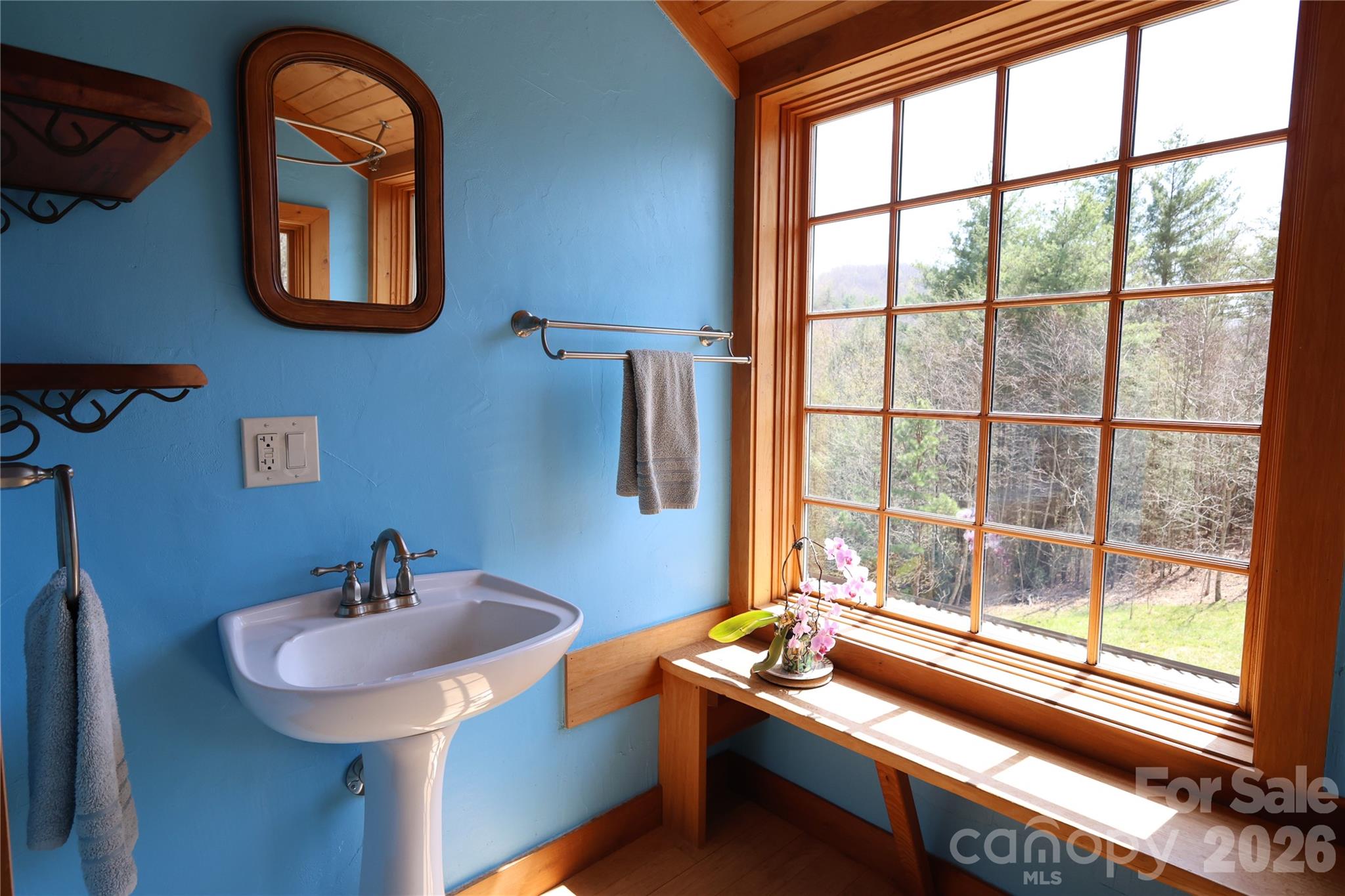 1422 Middle Fork Road — Hendersonville