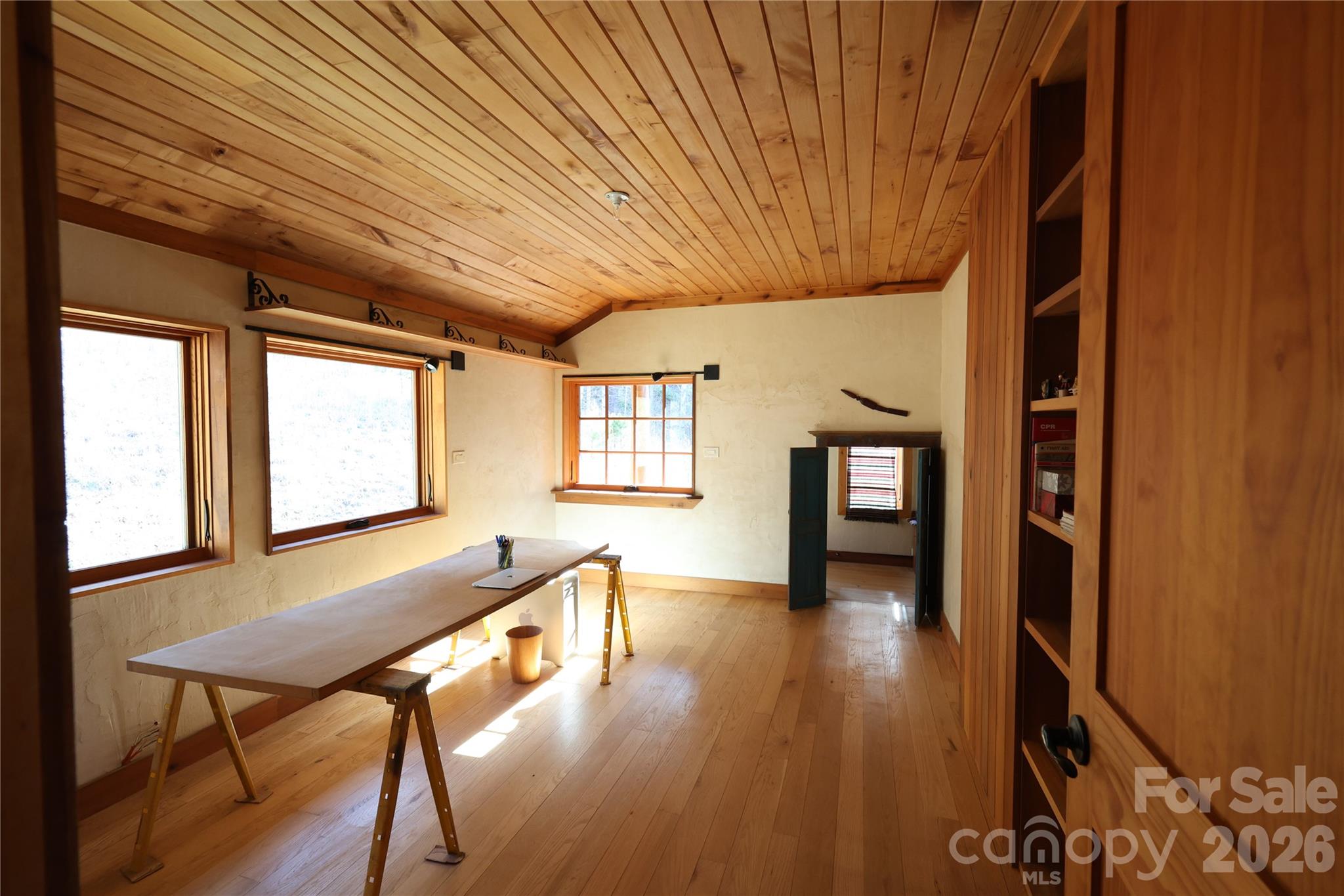 1422 Middle Fork Road — Hendersonville