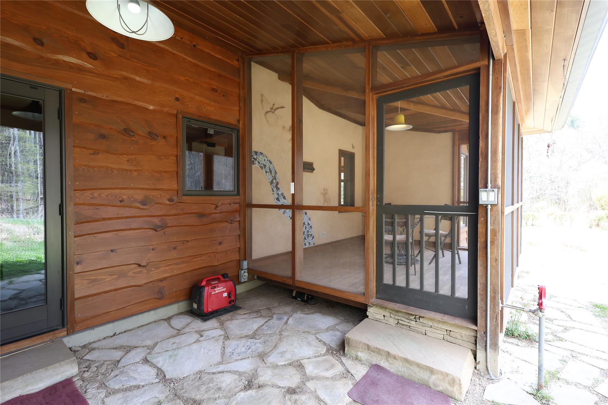 1422 Middle Fork Road — Hendersonville