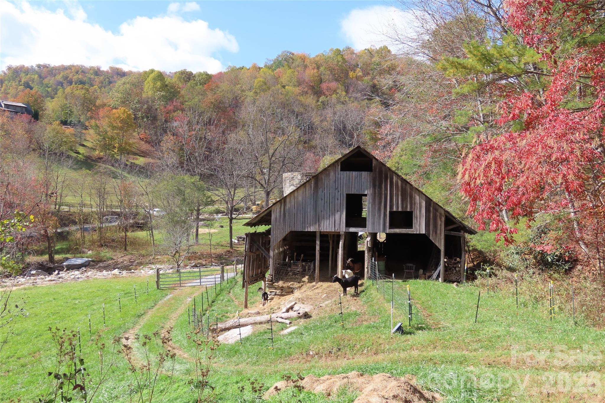 1422 Middle Fork Road — Hendersonville