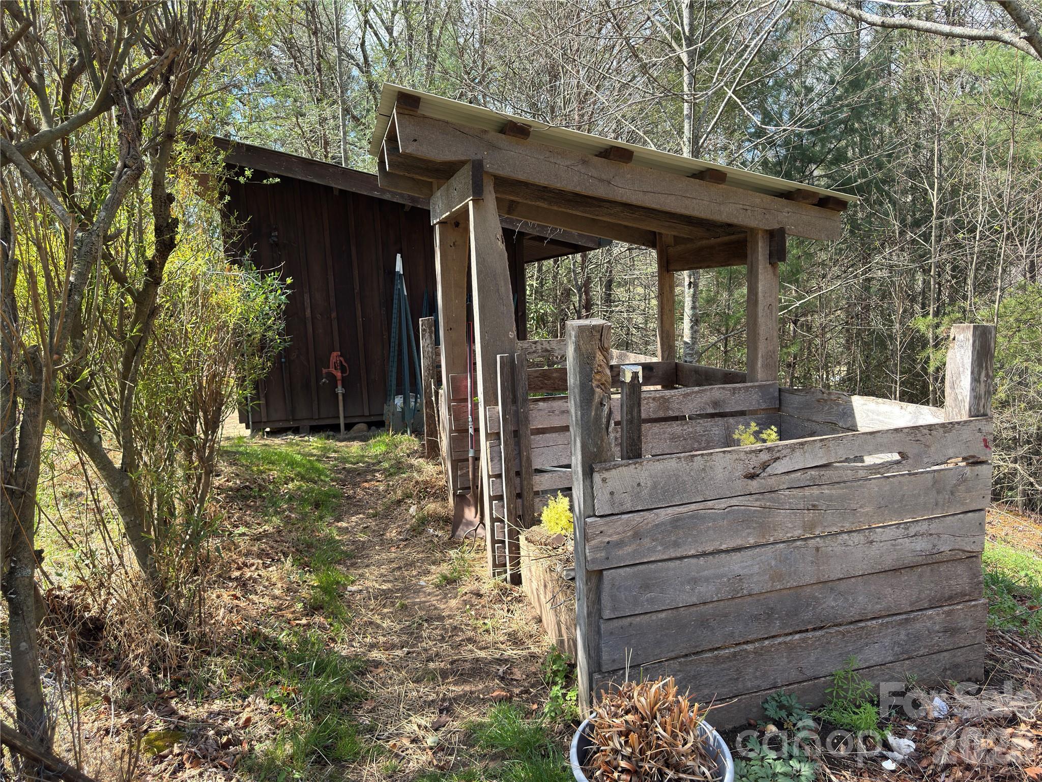 1422 Middle Fork Road — Hendersonville