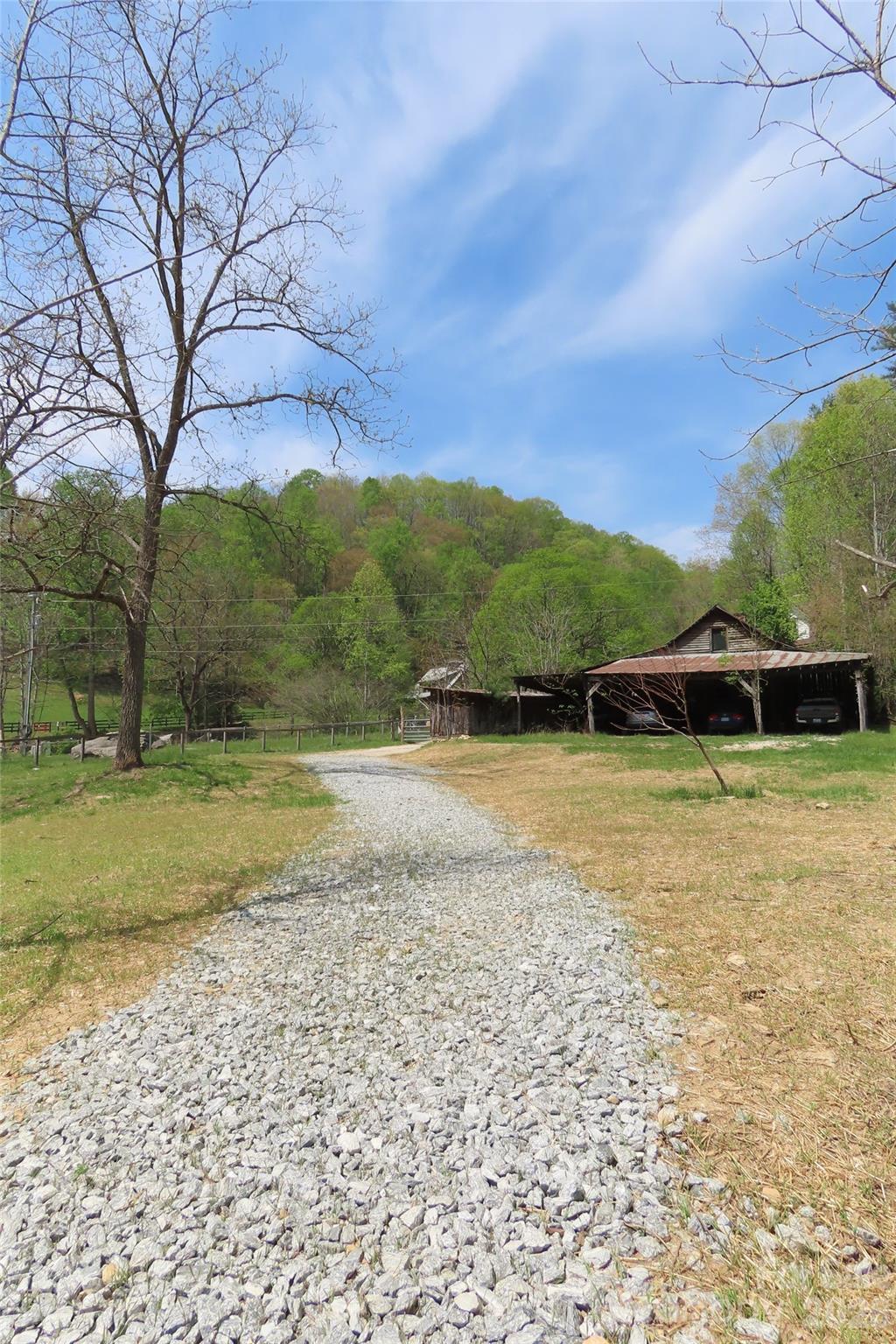 1422 Middle Fork Road — Hendersonville