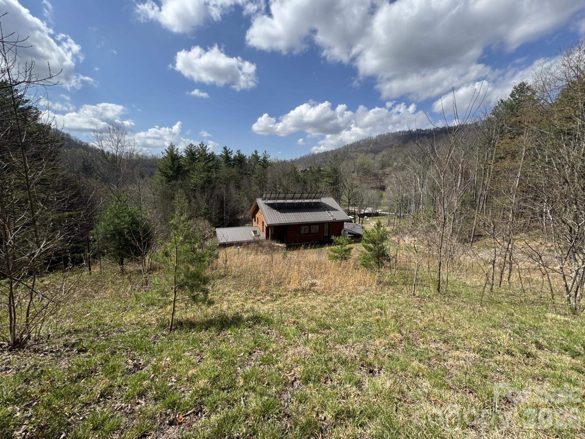 1422 Middle Fork Road — Hendersonville